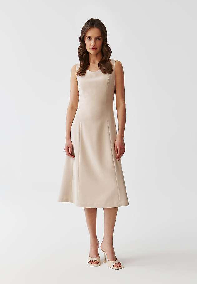 LADIES’ STYLISH MIDI DRESS WITH HEART NECKLINE - OMKI LADIES’ STYLISH MIDI DRESS WITH HEART NECKLINE - OMKI BEŻOWY 1