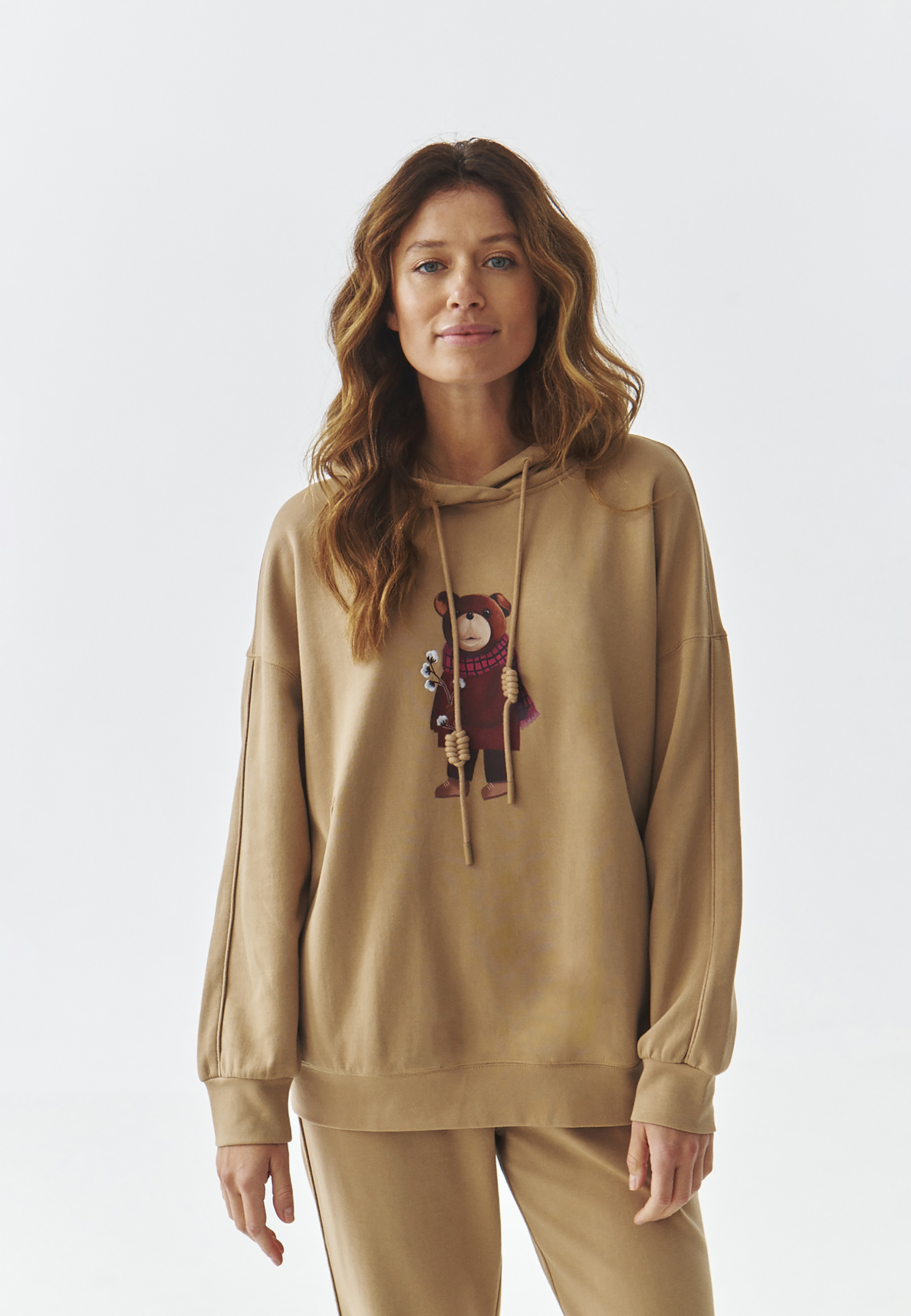 DZIANINOWA BLUZA DAMSKA Z MOTYWEM MISIA USZATKA — OLGA