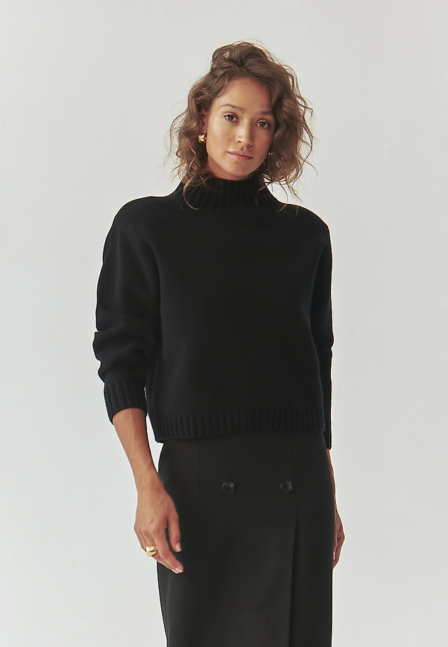 LADIES’ OVERSIZED SWEATER WITH MOCK TURTLENECK - MALMANA 1 LADIES’ OVERSIZED SWEATER WITH MOCK TURTLENECK - MALMANA 1 CZARNY 2