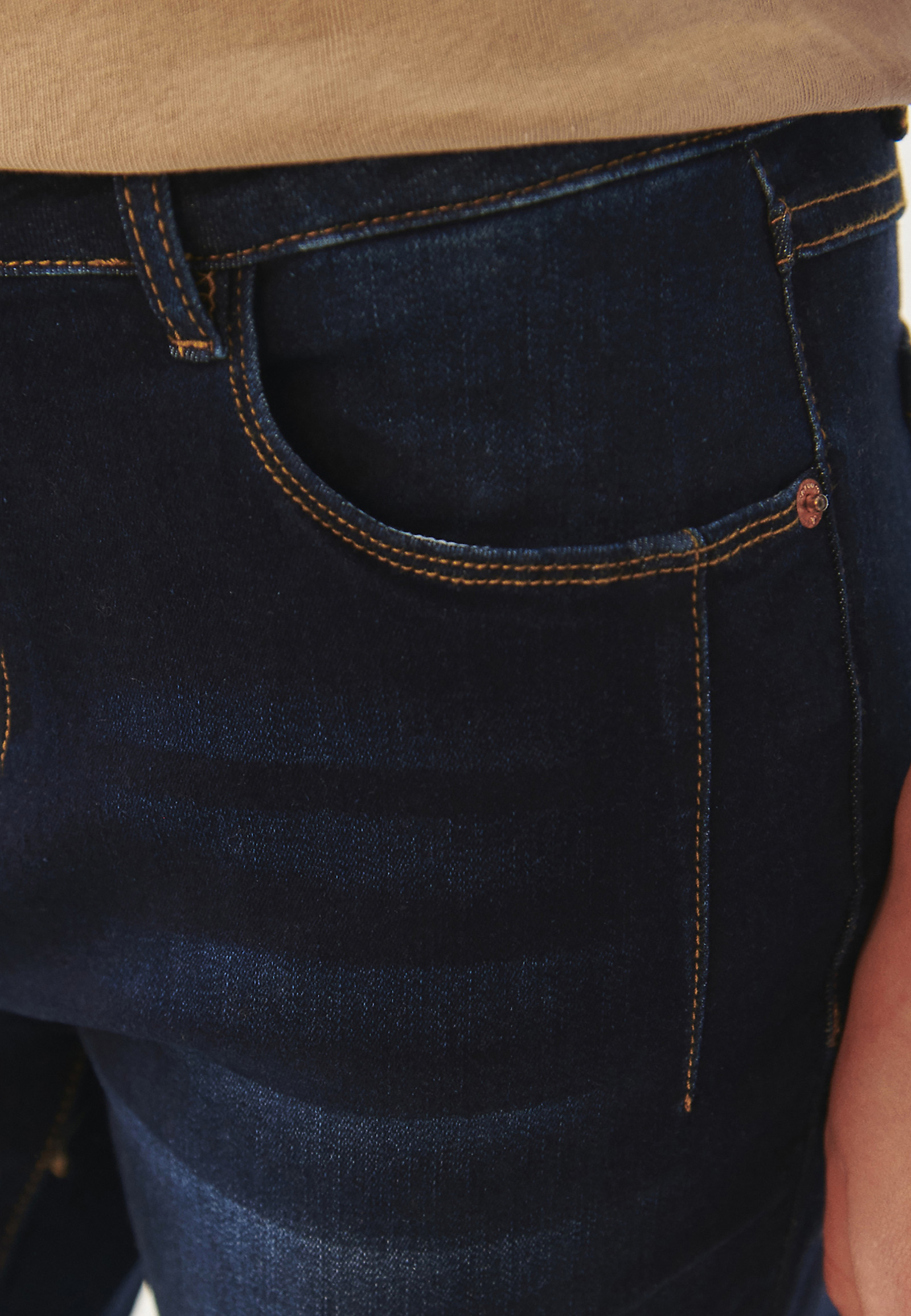 FITTED LADIES’ JEANS WITH DECORATIVE FRONT SEAMS - SARO 1 FITTED LADIES’ JEANS WITH DECORATIVE FRONT SEAMS - SARO 1 BLUE 99126