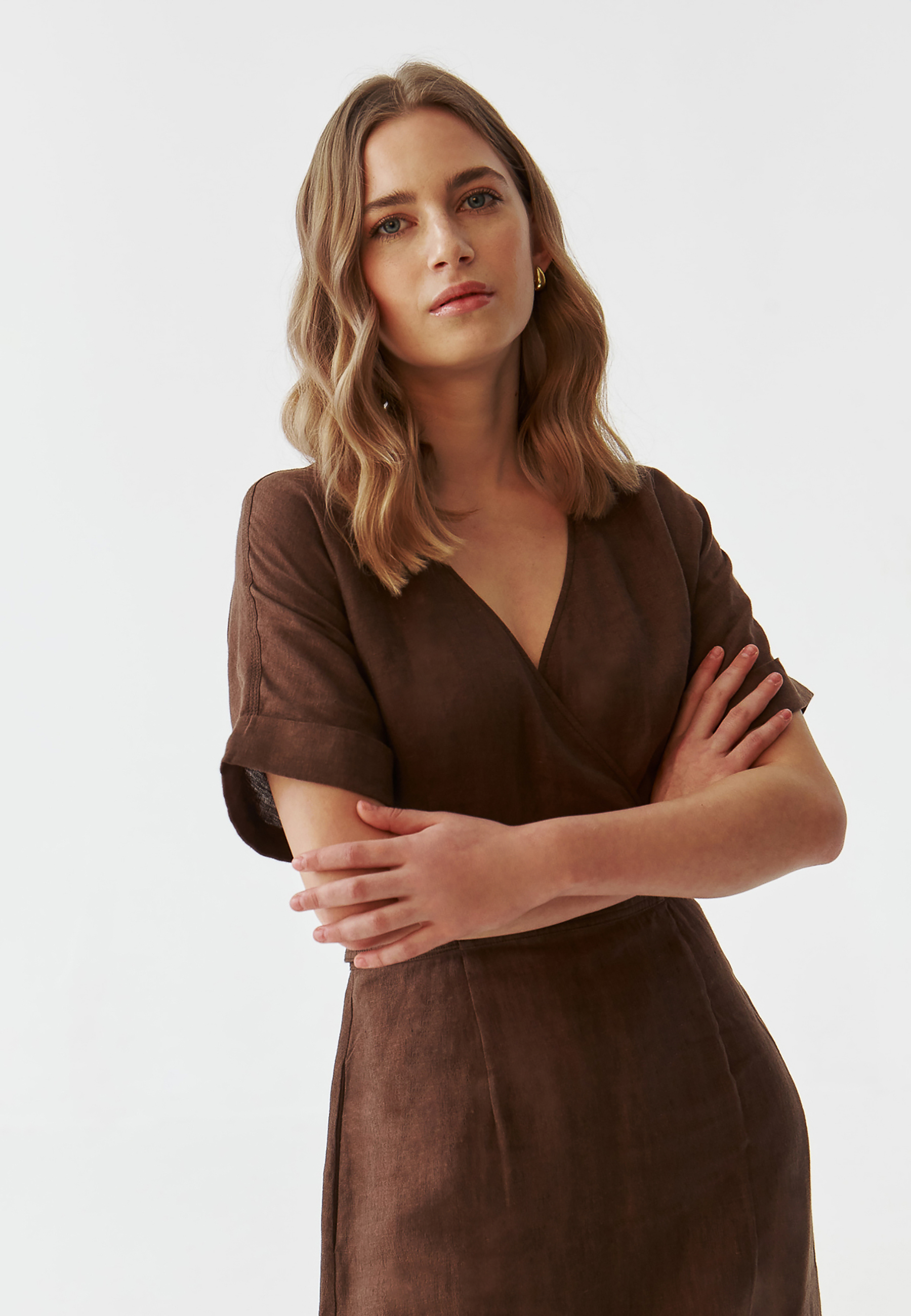 LNIANA MIDI SUKIENKA Z KRÓTKIM RĘKAWEM - ZERKINA