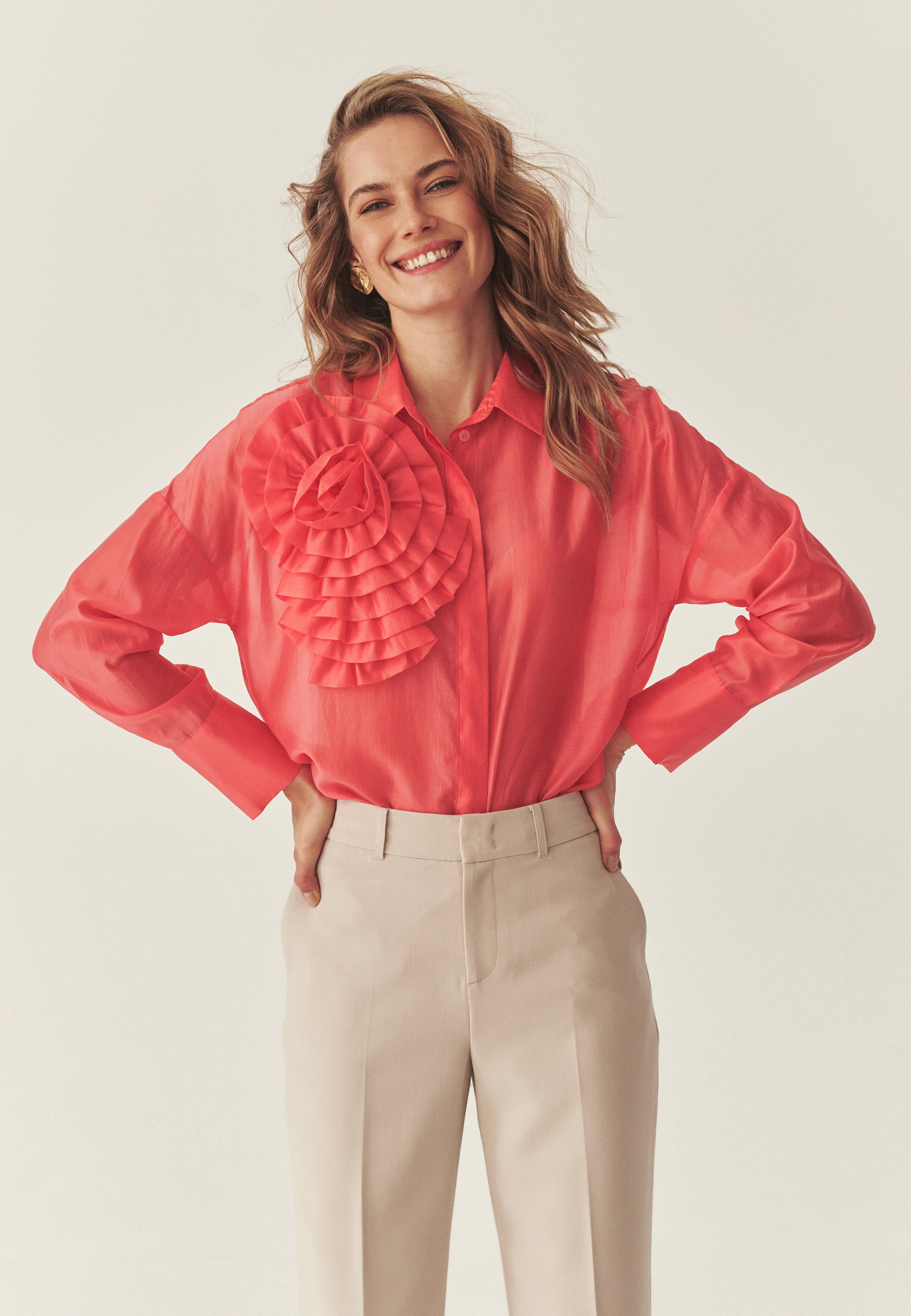 POLOPRŮHLEDNÁ KOŠILE S LYOCELLEM LENZING™ – CLARE ČERVENÁ 2