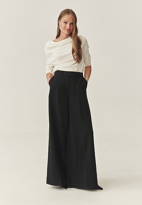 KLASYCZNA BLUZKA Z DEKOLTEM TYPU WODA - RITA KLASYCZNA BLUZKA Z DEKOLTEM TYPU WODA - RITA