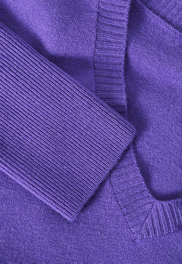 LADIES’ WOOL SWEATER WITH A V-SHAPED NECKLINE - RONI LADIES’ WOOL SWEATER WITH A V-SHAPED NECKLINE - RONI FIOLETOWY 6