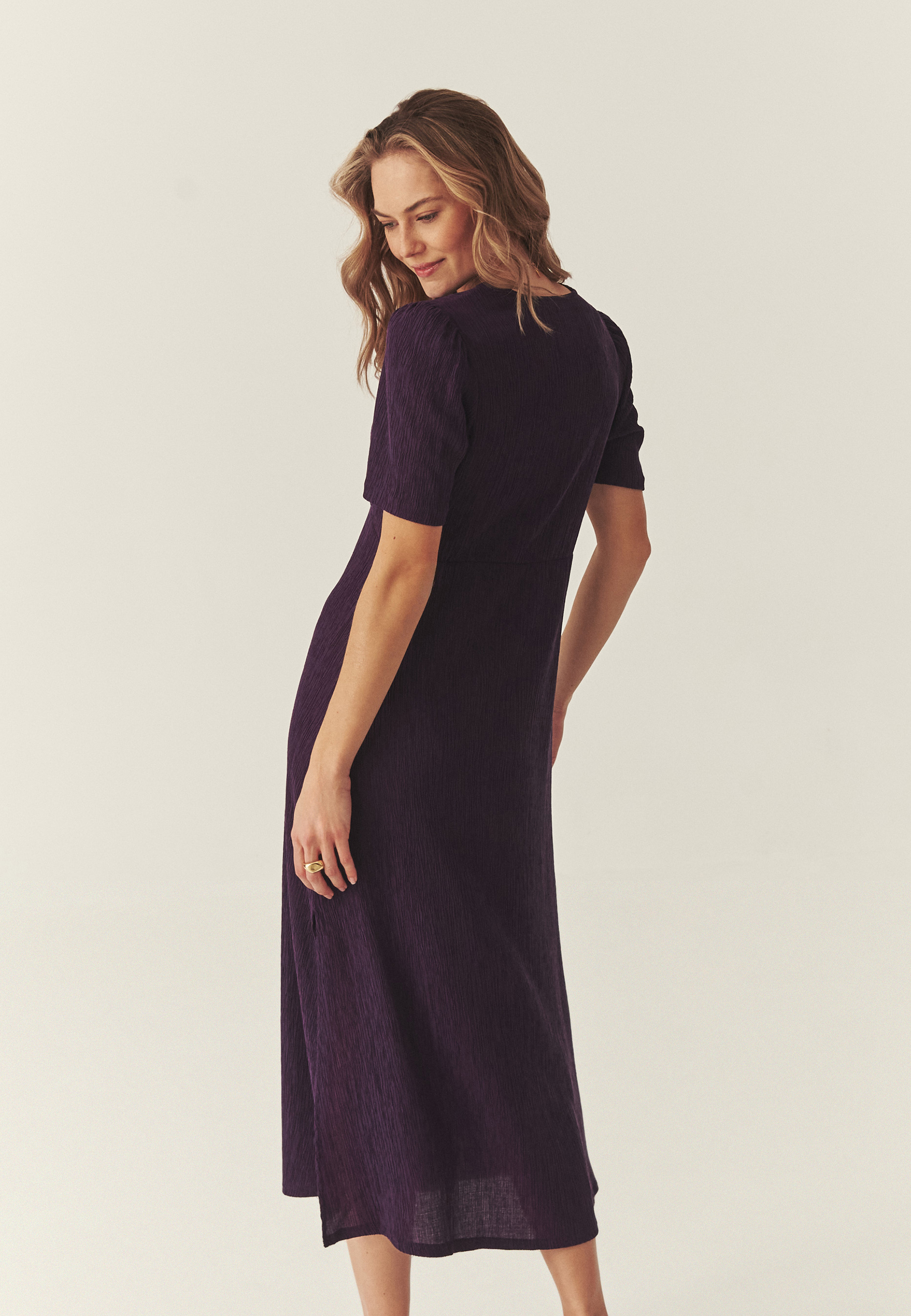 KREPOVÉ MIDI ŠATY – MATABI