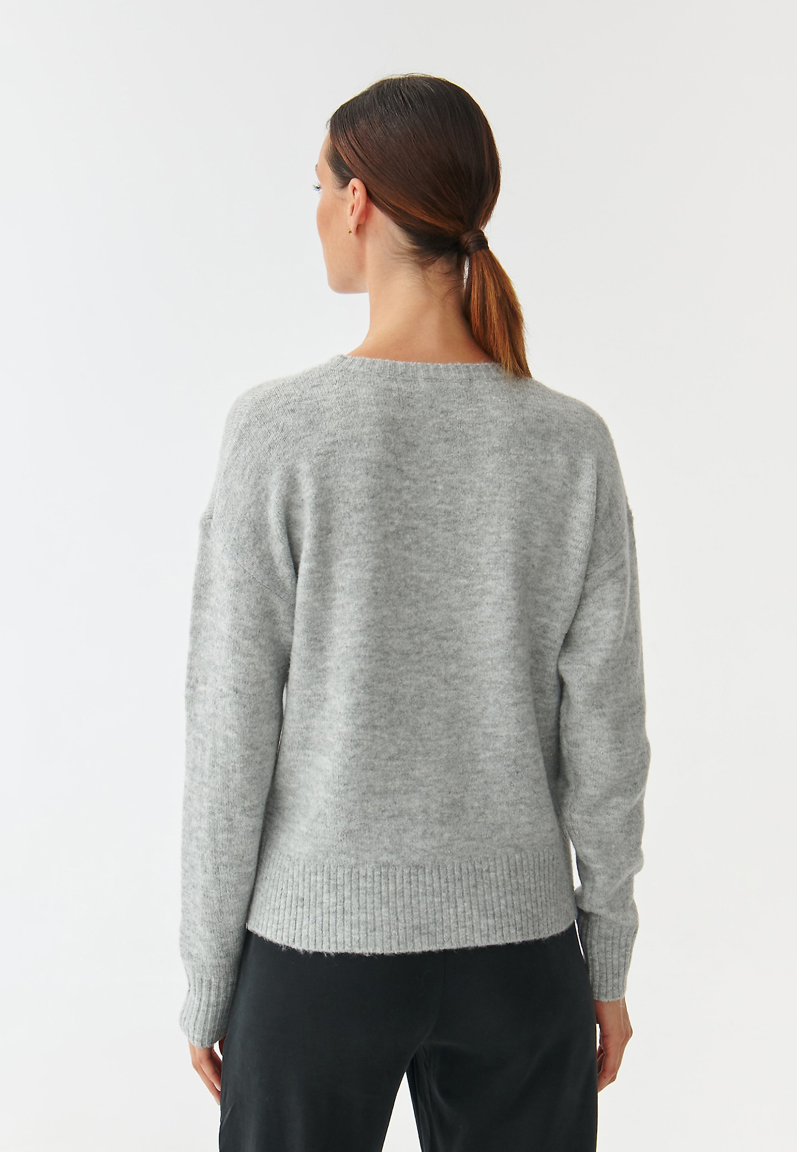 CLASSIC LADIES’ SWEATER WITH ROUND NECKLINE KOBRO CLASSIC LADIES’ SWEATER WITH ROUND NECKLINE KOBRO GREY 91728