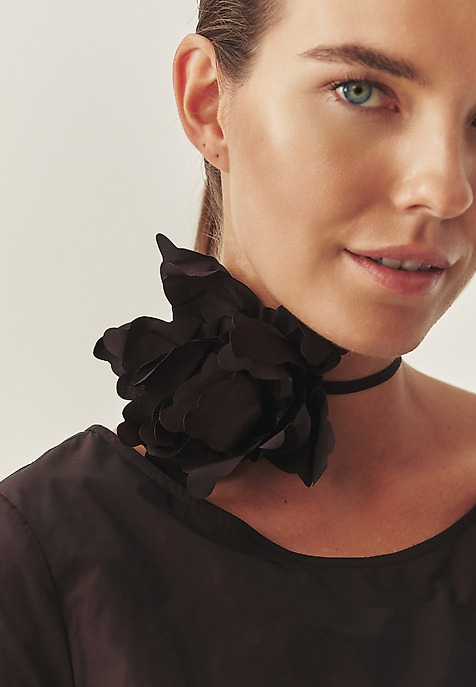 KRÓTKA SUKIENKA Z KWIATOWYM OZDOBNYM ELEMENTEM - GRACI 1 CZERWONY 2