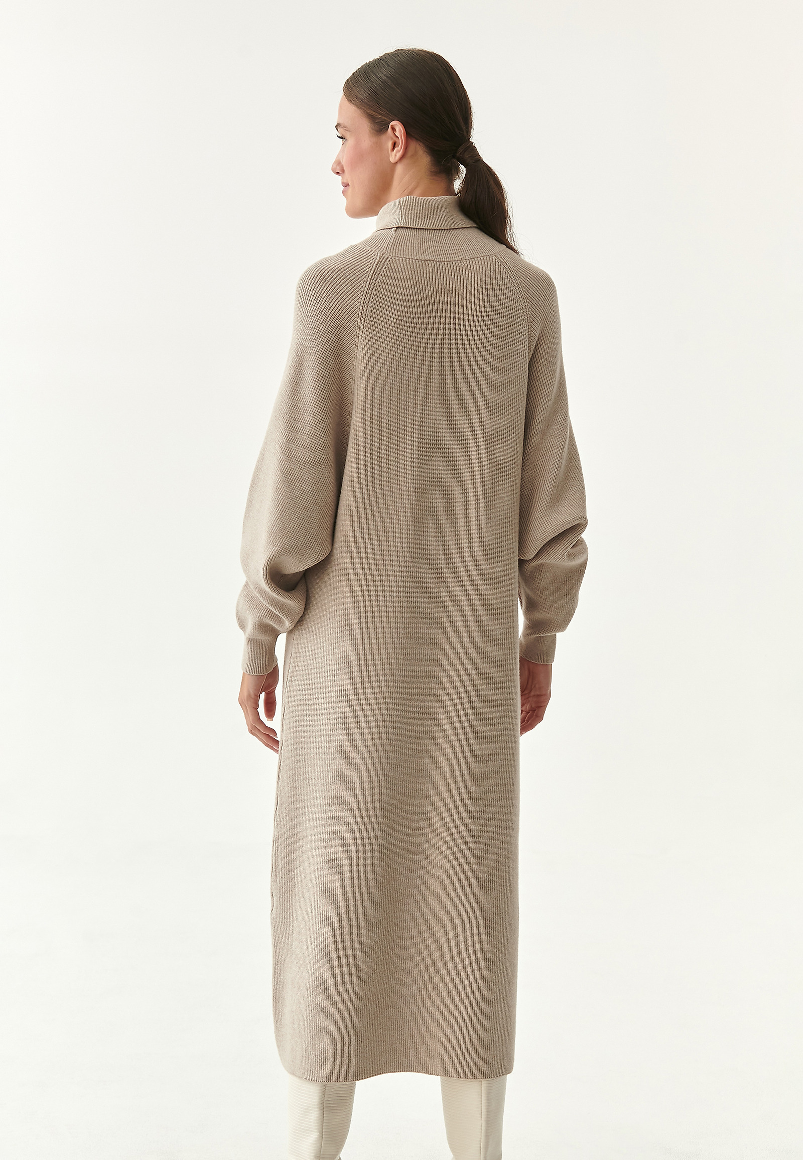 DZIANINOWA SUKIENKA OVERSIZE RONESI DZIANINOWA SUKIENKA OVERSIZE RONESI BEŻOWY 84704