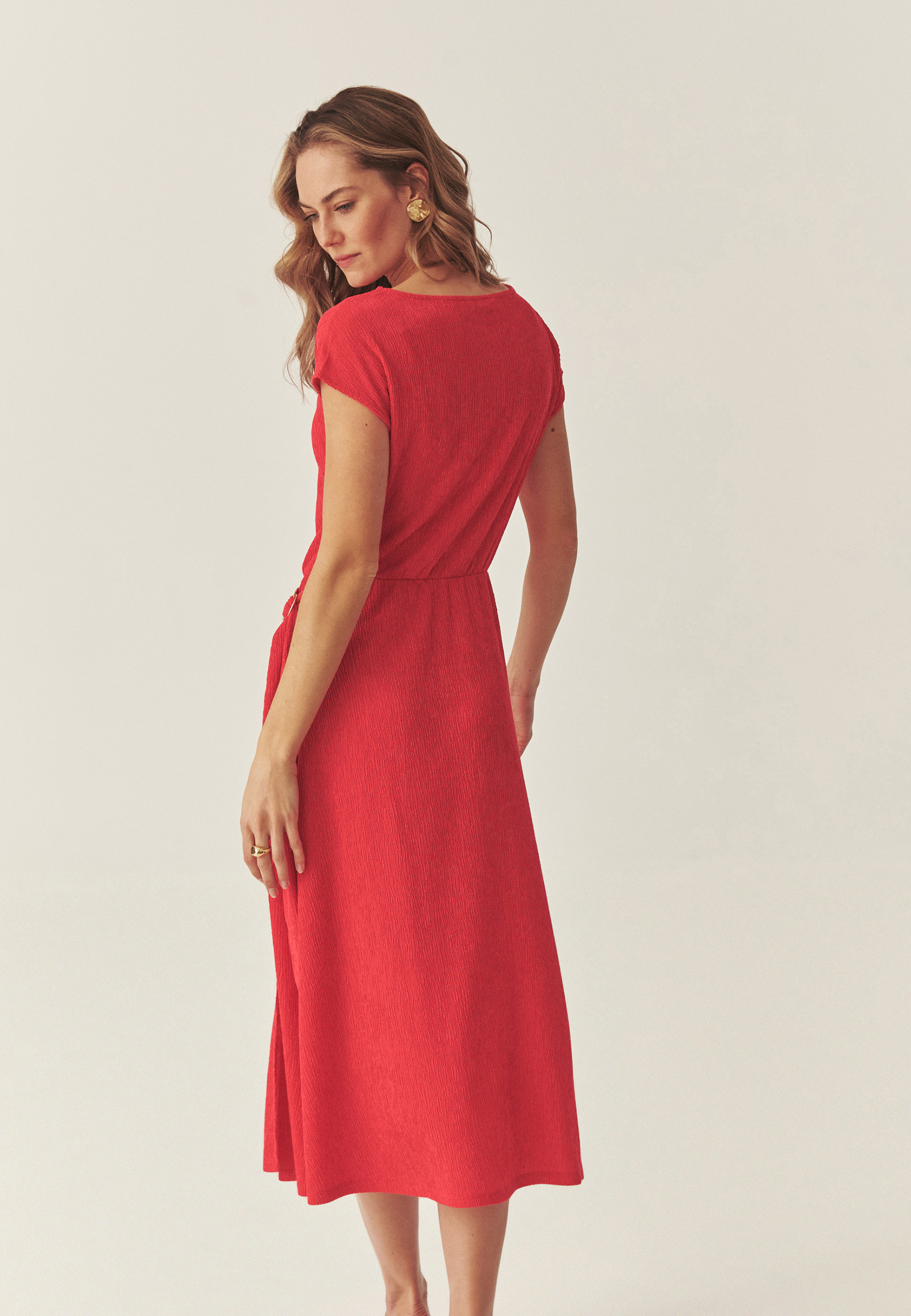 KREPOVÉ ŠATY S OPASKEM – SADI ČERVENÁ 2