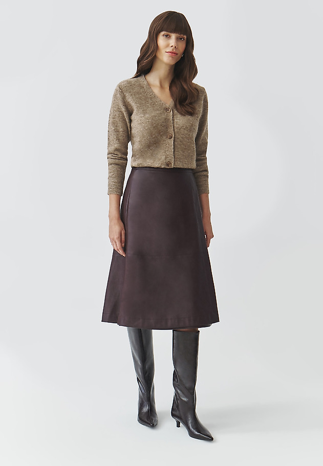 LADIES' JUMPER WITH BUTTONS AND A V-NECK — AUTUMN LADIES' JUMPER WITH BUTTONS AND A V-NECK — AUTUMN BEŻOWY 2