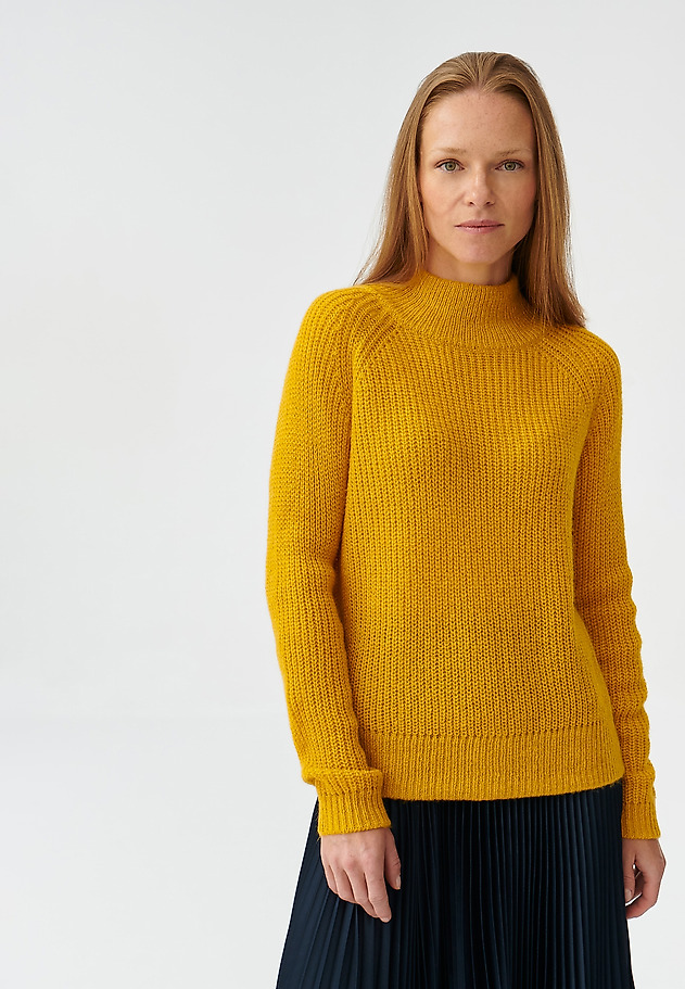 LADIES’ LOOSE HALF TURTLENECK SWEATER SUZI LADIES’ LOOSE HALF TURTLENECK SWEATER SUZI ŻÓŁTY 3