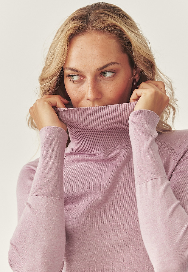KLASSZIKUS TURTLE NECK HOSSZÚ UJJÚ PULÓVER - NEKOKI KLASSZIKUS TURTLE NECK HOSSZÚ UJJÚ PULÓVER - NEKOKI LILA 5