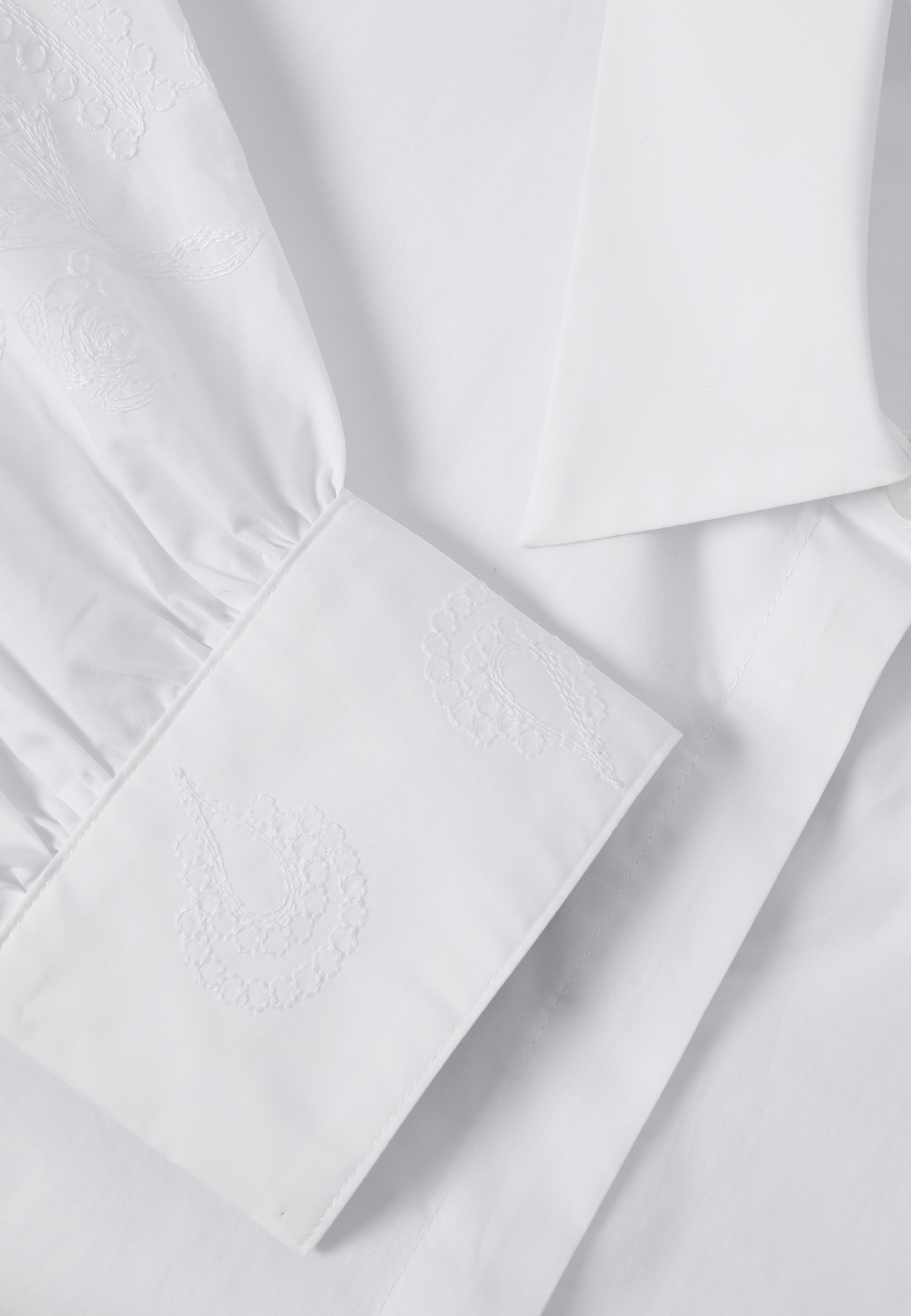 BAWEŁNIANA KOSZULA Z HAFTOWANYMI RĘKAWAMI - CAMI BIAŁY 2