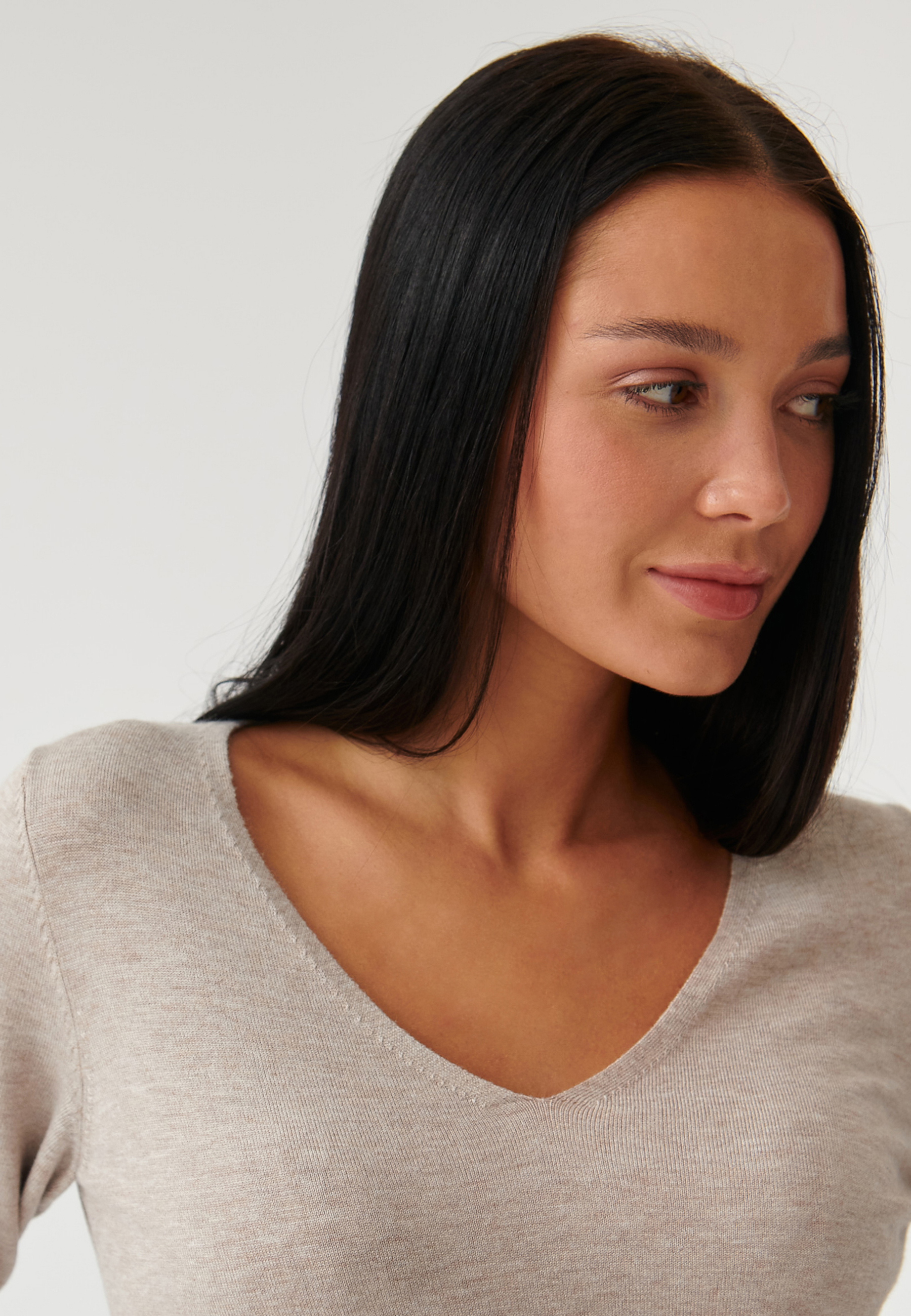 KLASICKÝ DÁMSKY SVETER TESSA 1