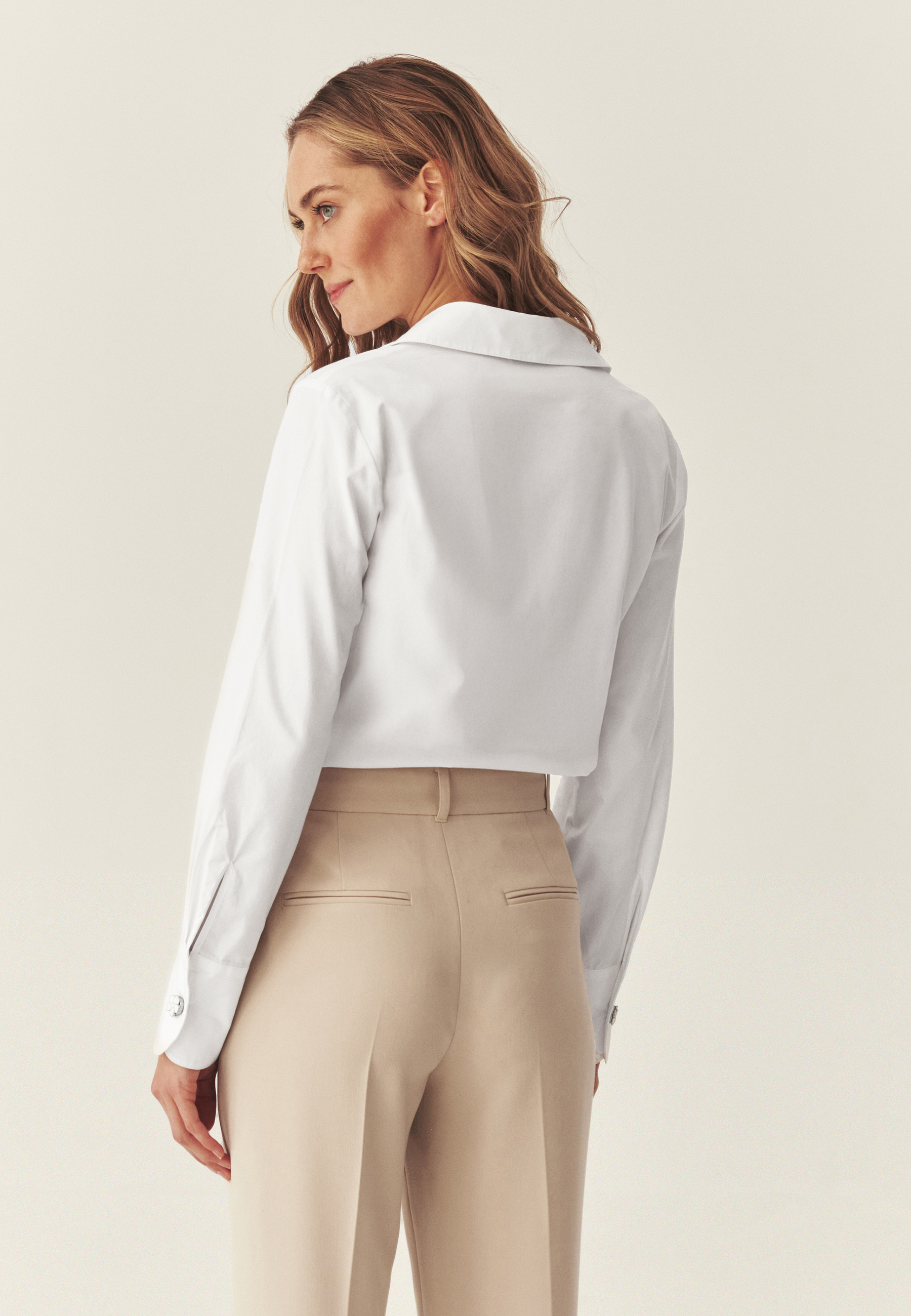 KLASICKÁ BAVLNĚNÁ KOŠILE – ANTALA BÍLÁ 2