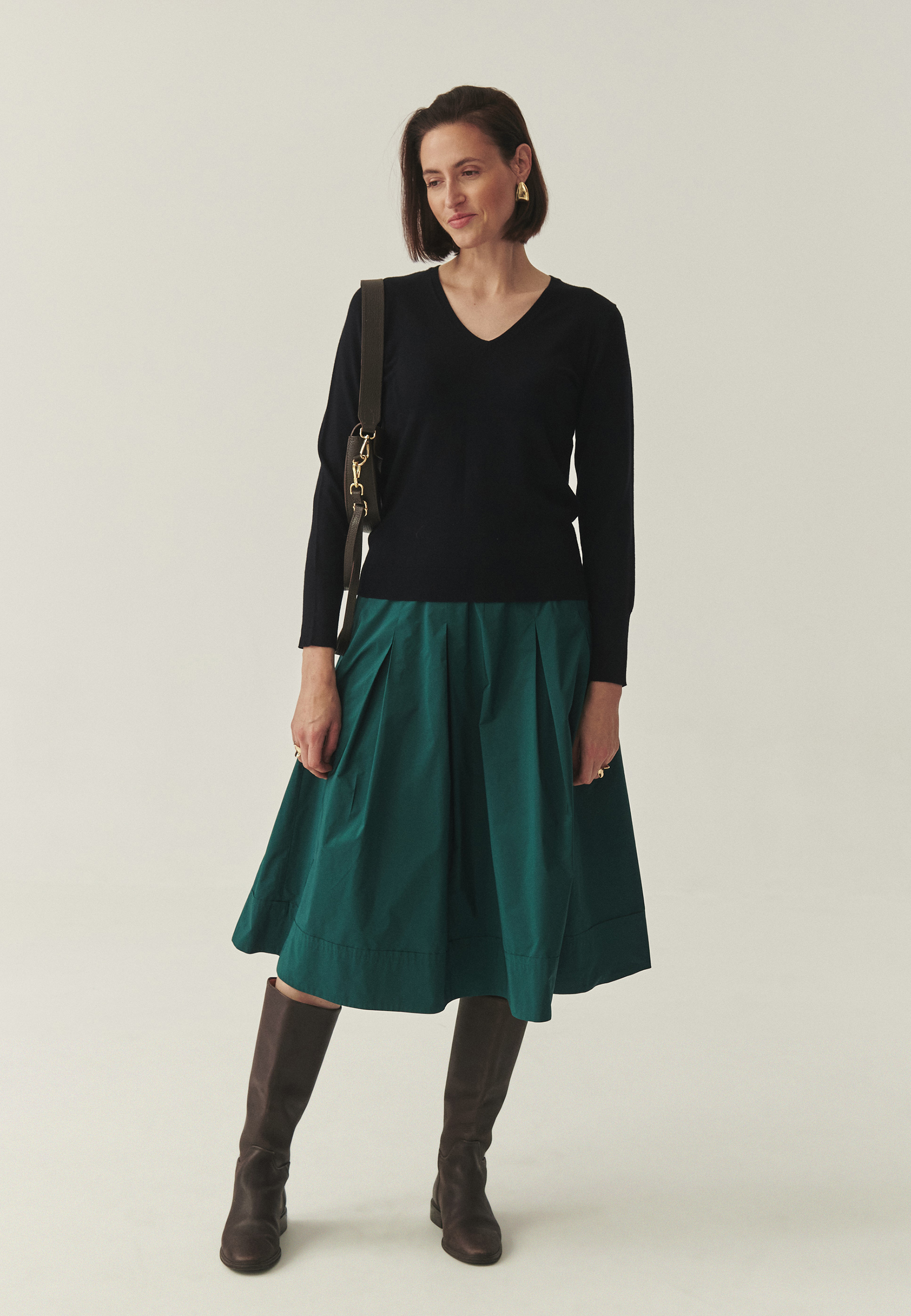 KLASYCZNY SWETER Z WISKOZĄ LENZING™ ECOVERO™ - NICOLLA GRANATOWY 2