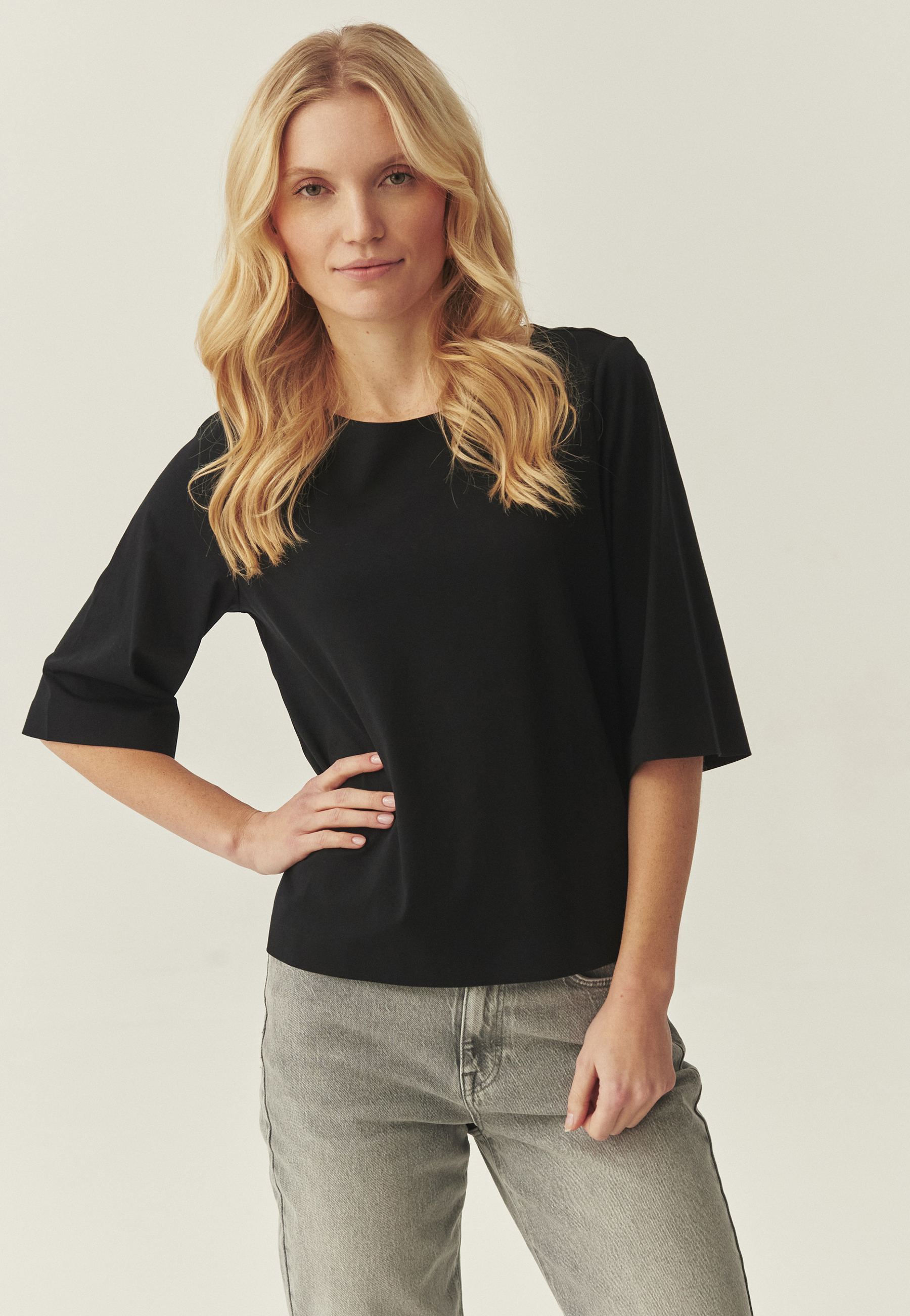 KLASICKÁ BLÚZKA S BAJKOU - KERO ČIERNA 2