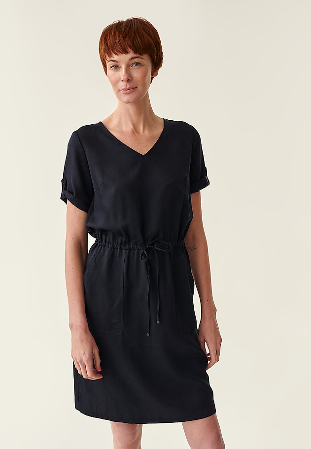 ROCHIE SCURTĂ CU BUZUNARE APLICATE KEMO ROCHIE SCURTĂ CU BUZUNARE APLICATE KEMO BLEUMARIN 1