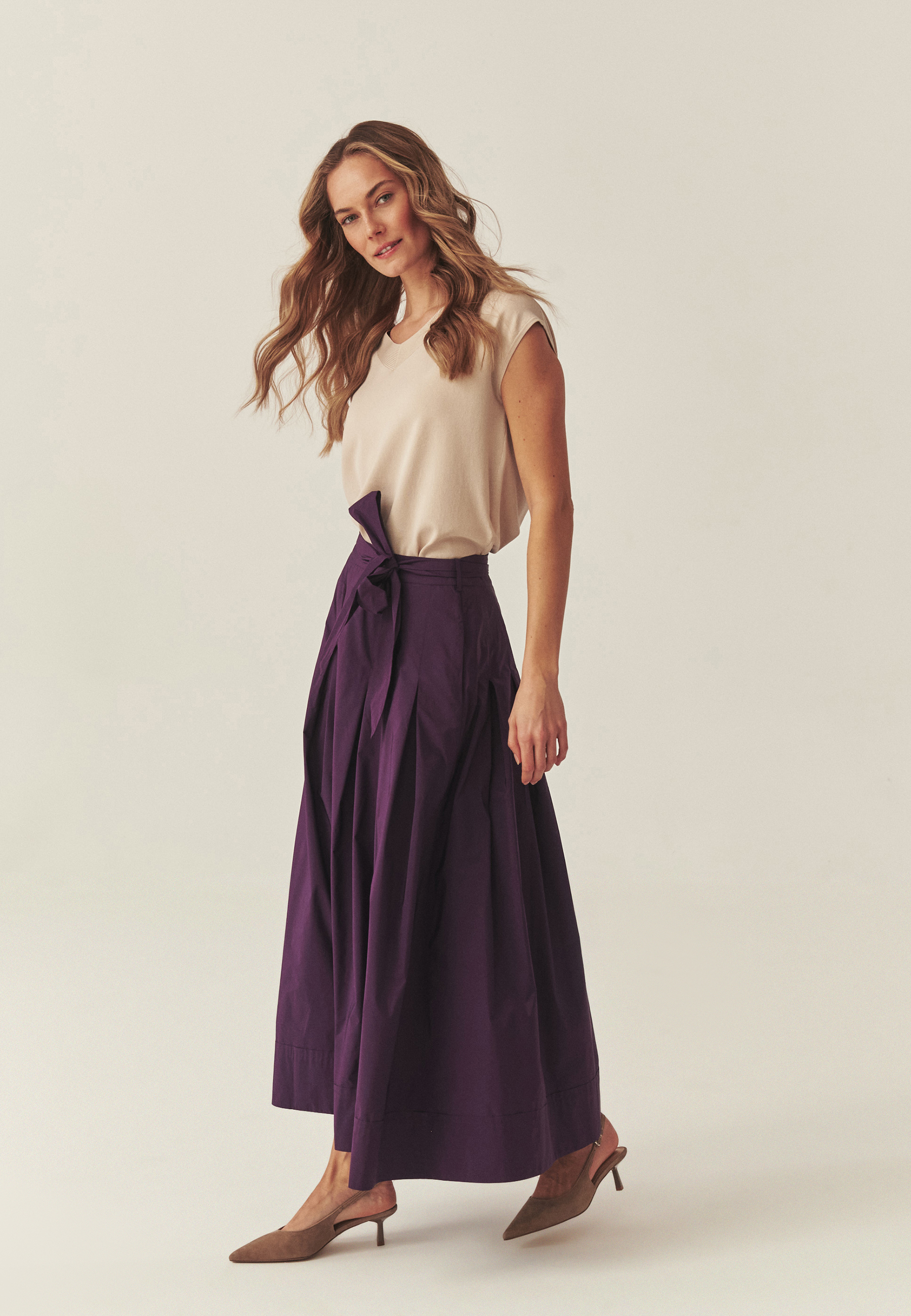 FIALOVÁ TAFTOVÁ MIDI SUKNĚ – TAFTANI