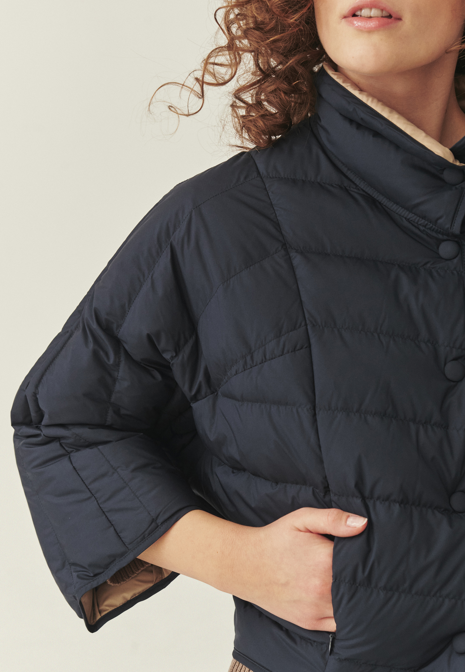 PUCHOWA KURTKA O LUŹNYM KROJU - SILENCA GRANATOWY 2