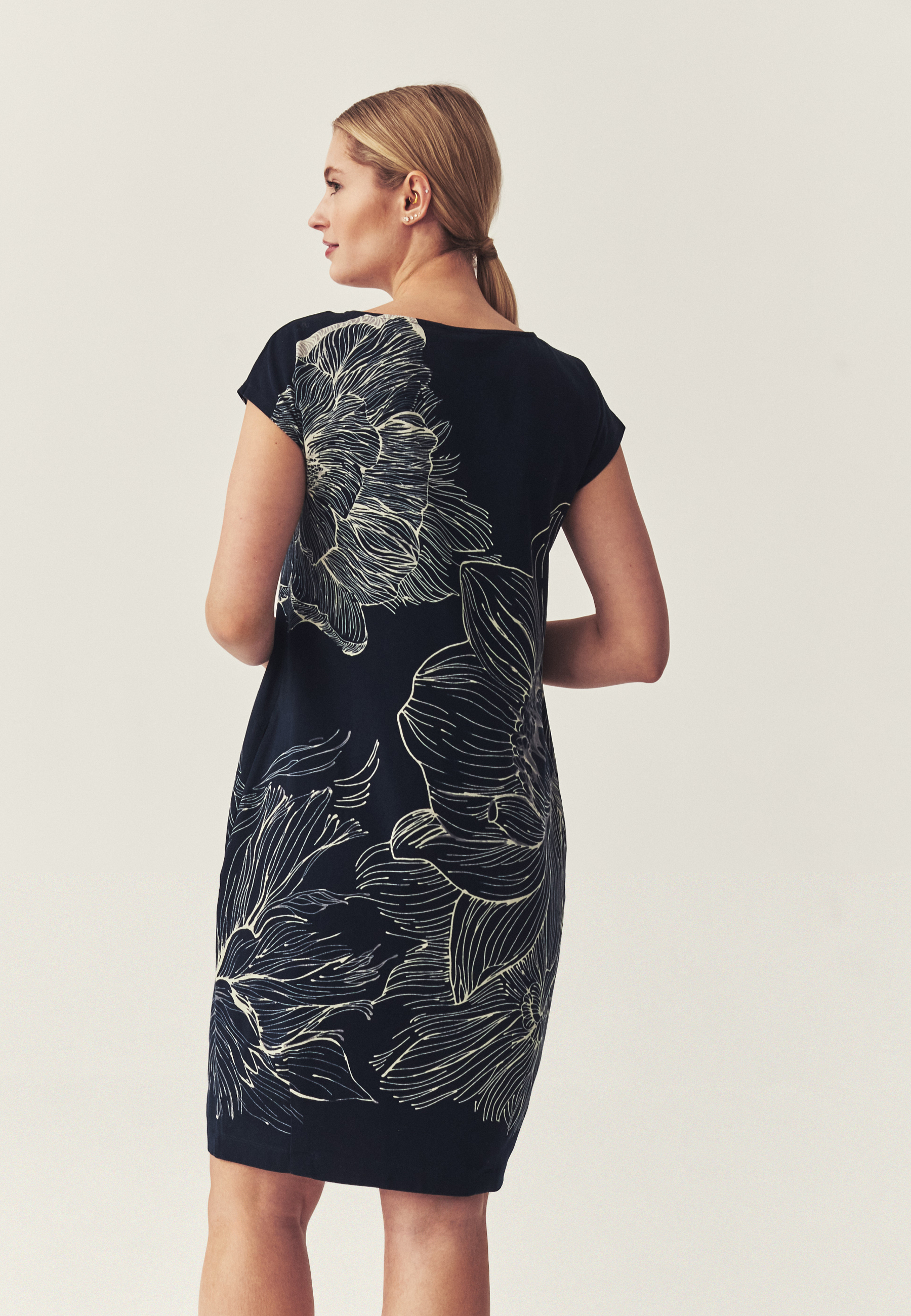 WZORZYSTA SUKIENKA Z BAWEŁNĄ - KOKINA GRANATOWY 2