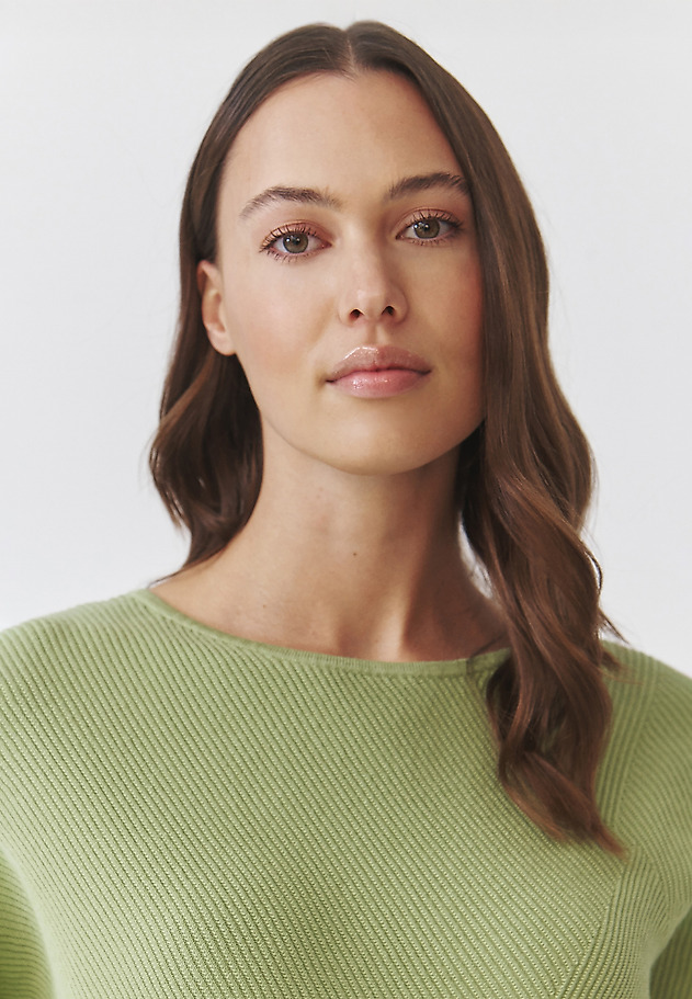 LADIES' STRUCTURED SWEATER WITH A BOAT NECKLINE - PEGGIE LADIES' STRUCTURED SWEATER WITH A BOAT NECKLINE - PEGGIE ZIELONY 5