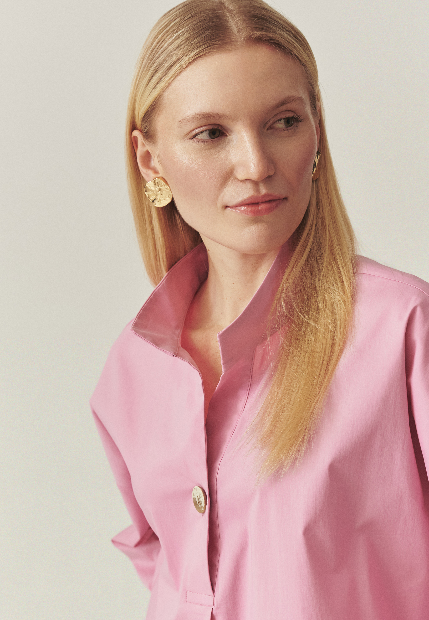 BLUZĂ PASTELATĂ, CU GULER RIDICAT — LOTARI ROZ 2