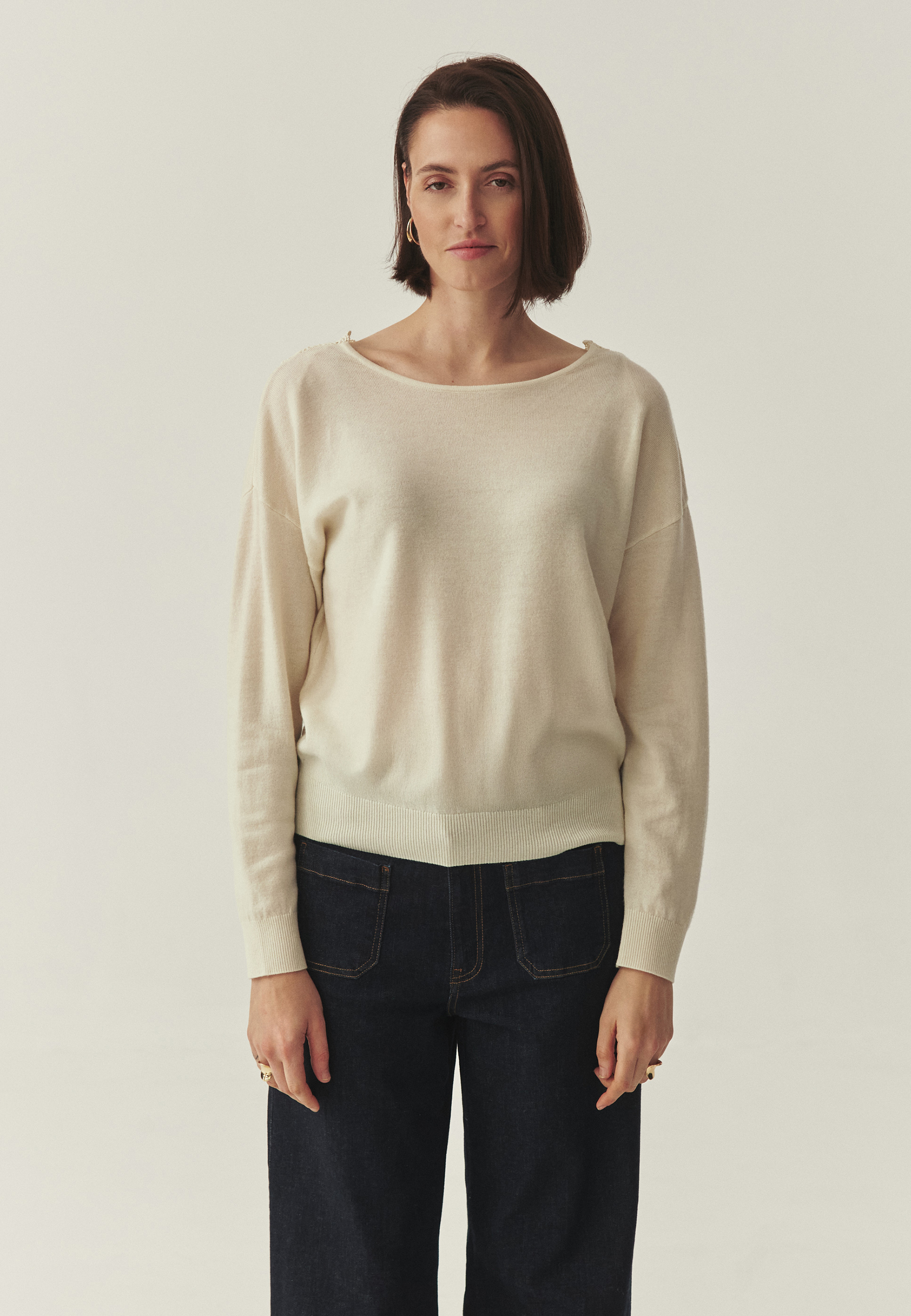 WEŁNIANY SWETER Z KORONKOWYM WYKOŃCZENIEM - ELWIRA ECRU 2