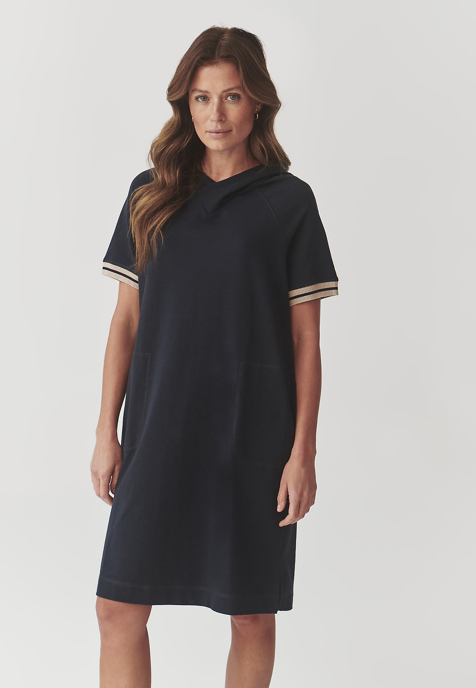 DZIANINOWA SUKIENKA Z KAPTUREM I KIESZENIAMI - JOY DZIANINOWA SUKIENKA Z KAPTUREM I KIESZENIAMI - JOY GRANATOWY 97763