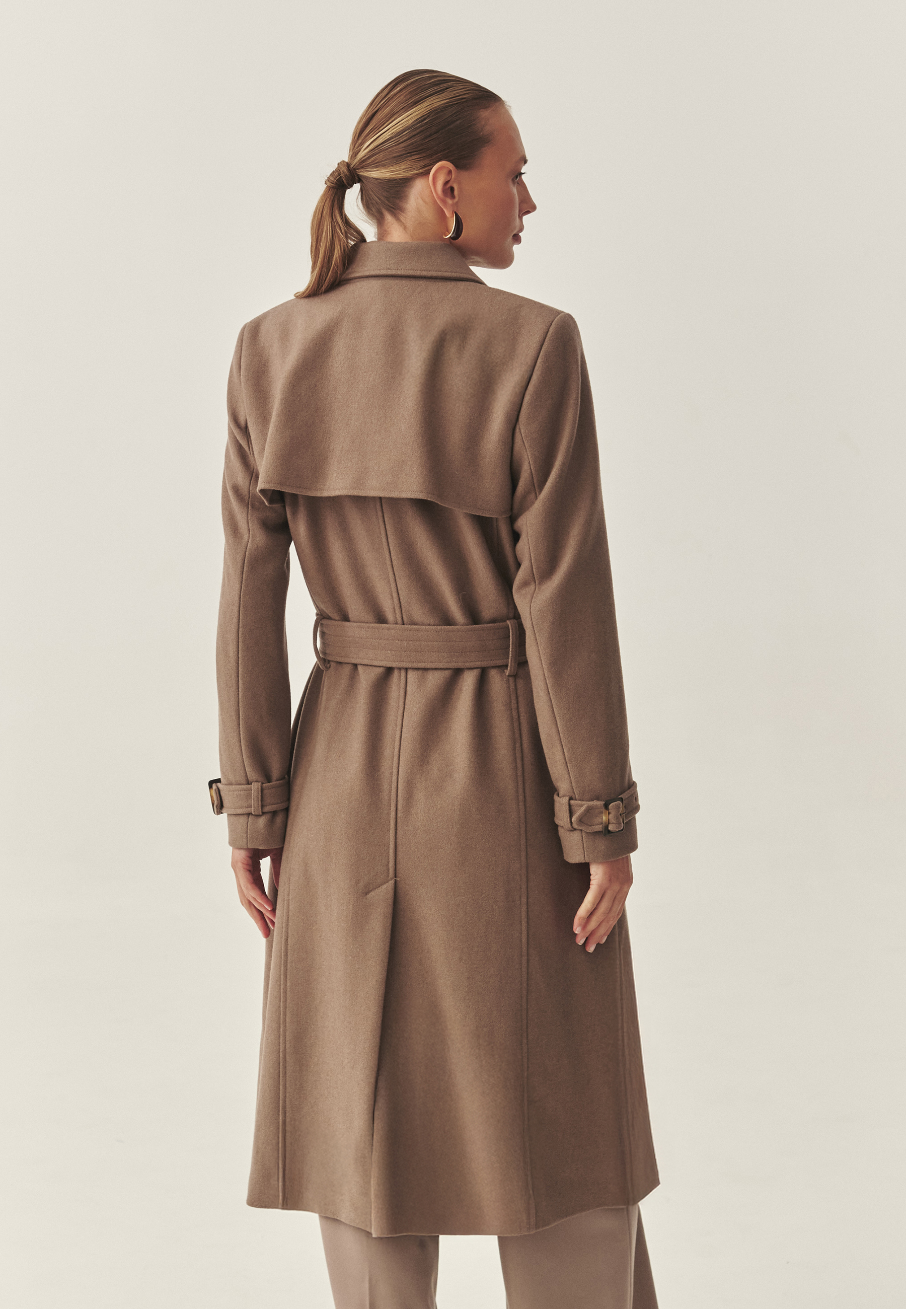 PALTON DE DAMĂ CU DOUĂ RÂNDURI DE NASTURI CU CUREA CU CATARAMĂ - SOKORO BEJ 2