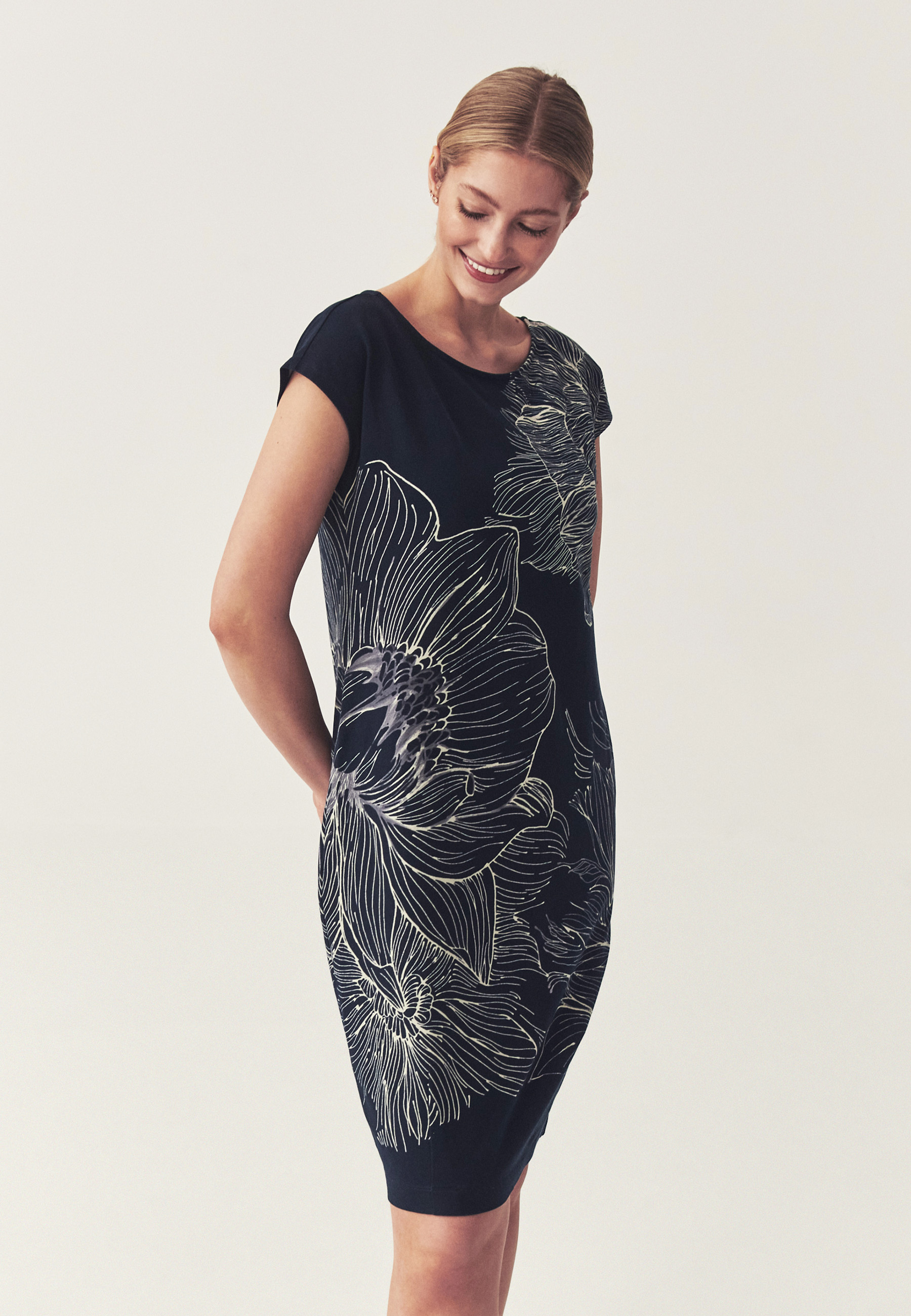 WZORZYSTA SUKIENKA Z BAWEŁNĄ - KOKINA GRANATOWY 2