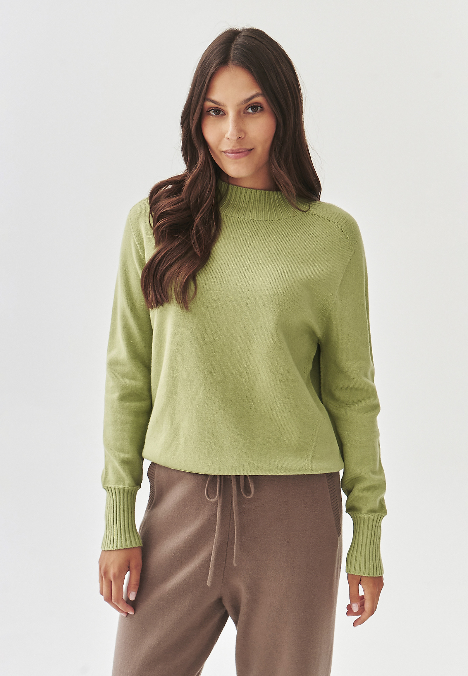 CLASSIC SWEATER WITH A ROUND NECKLINE - ROSIE CLASSIC SWEATER WITH A ROUND NECKLINE - ROSIE GREEN 100991