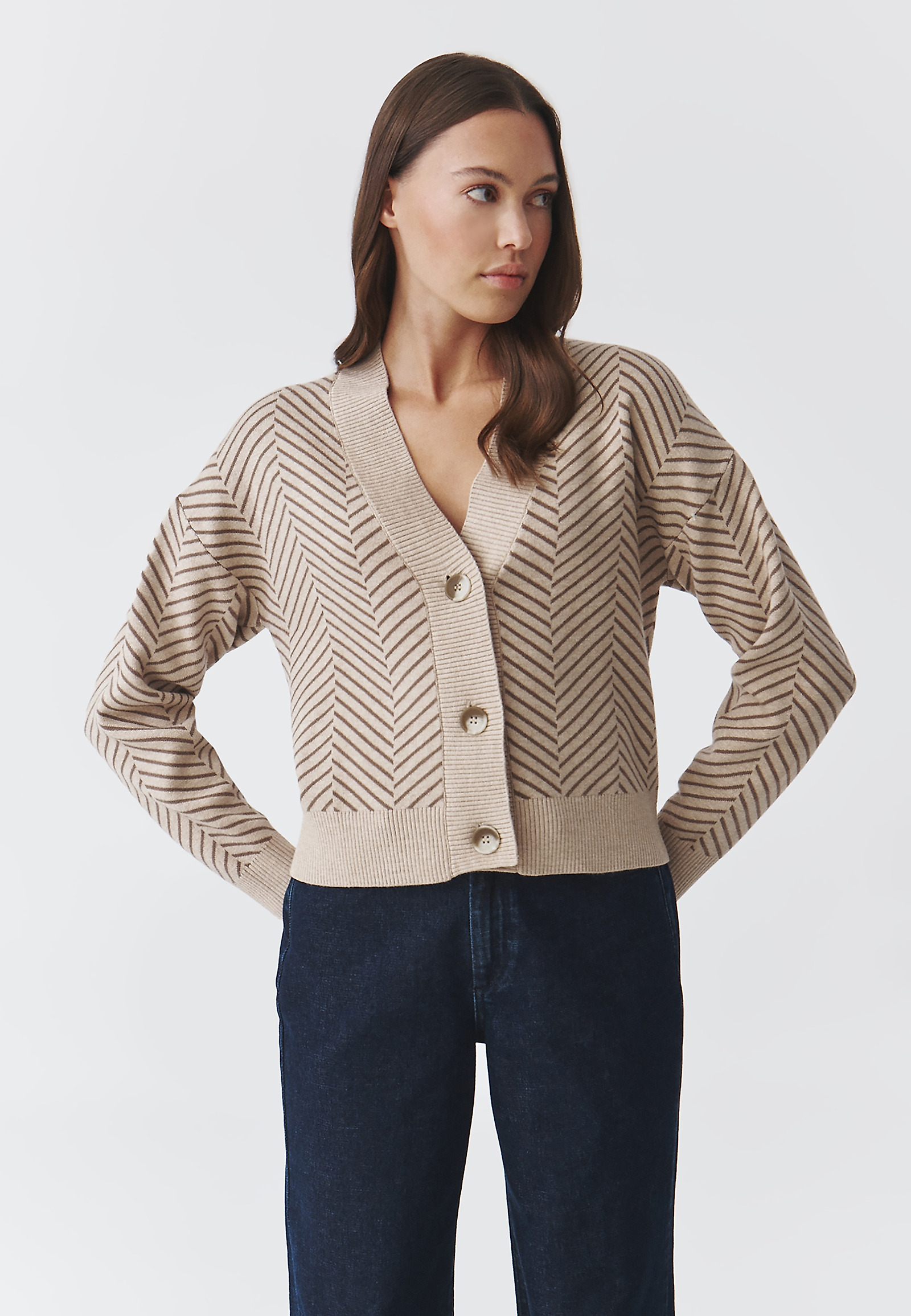 LADIES' HERRINGBONE CARDIGAN — BEATRICE LADIES' HERRINGBONE CARDIGAN — BEATRICE BEIGE 104855