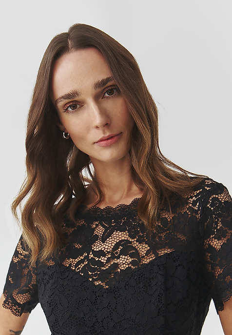 HÁMOS RUHA RÖVID UJJÚ ÉS CSIPKÉS - CINDY FEKETE 2