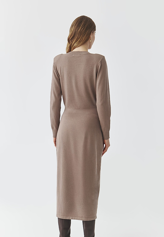 FITTED YARN MIDI DRESS — JASMINE FITTED YARN MIDI DRESS — JASMINE BEŻOWY 3