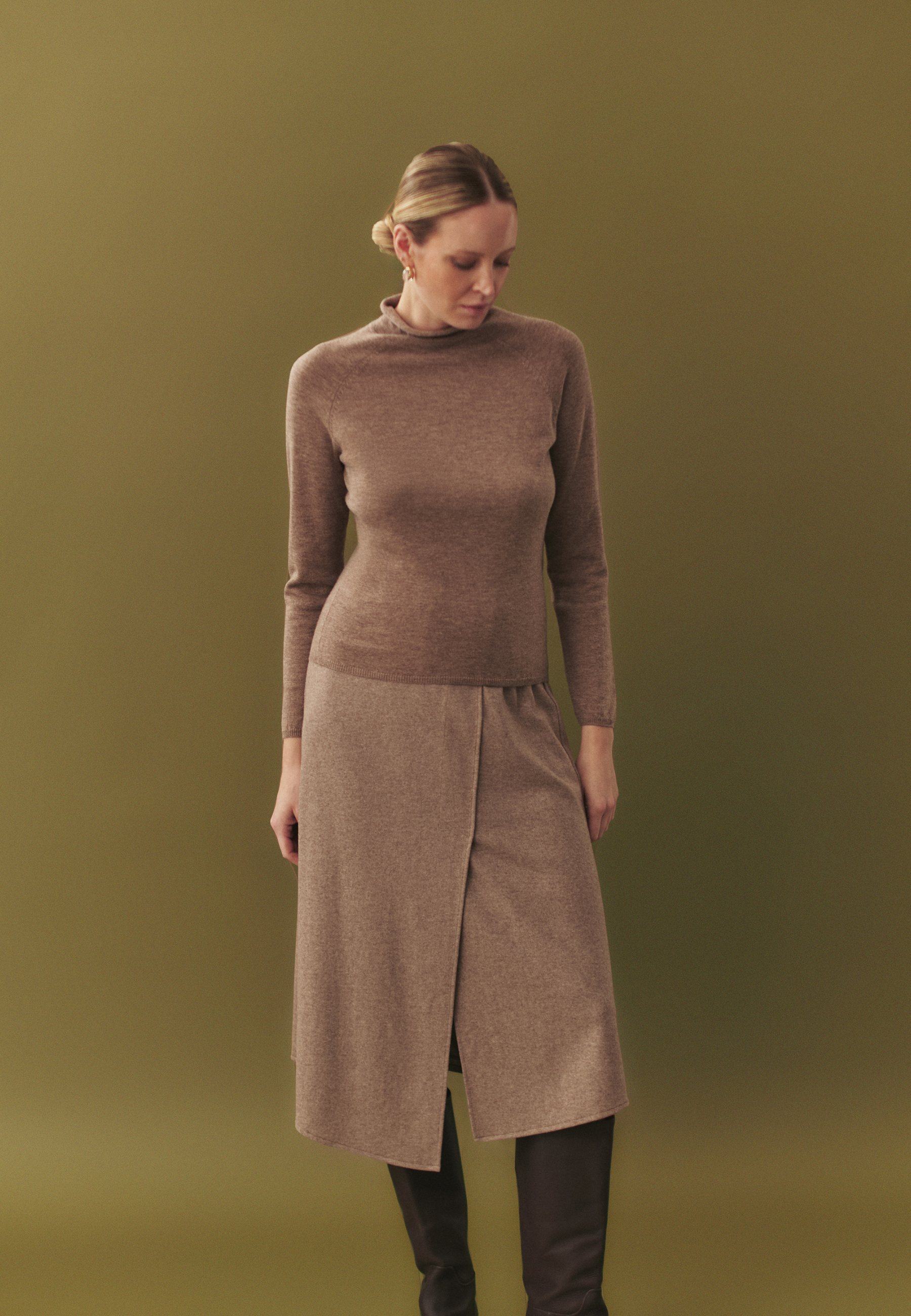 DZIANINOWA SPÓDNICA MIDI Z WEŁNĄ - WALIA BEŻOWY 2