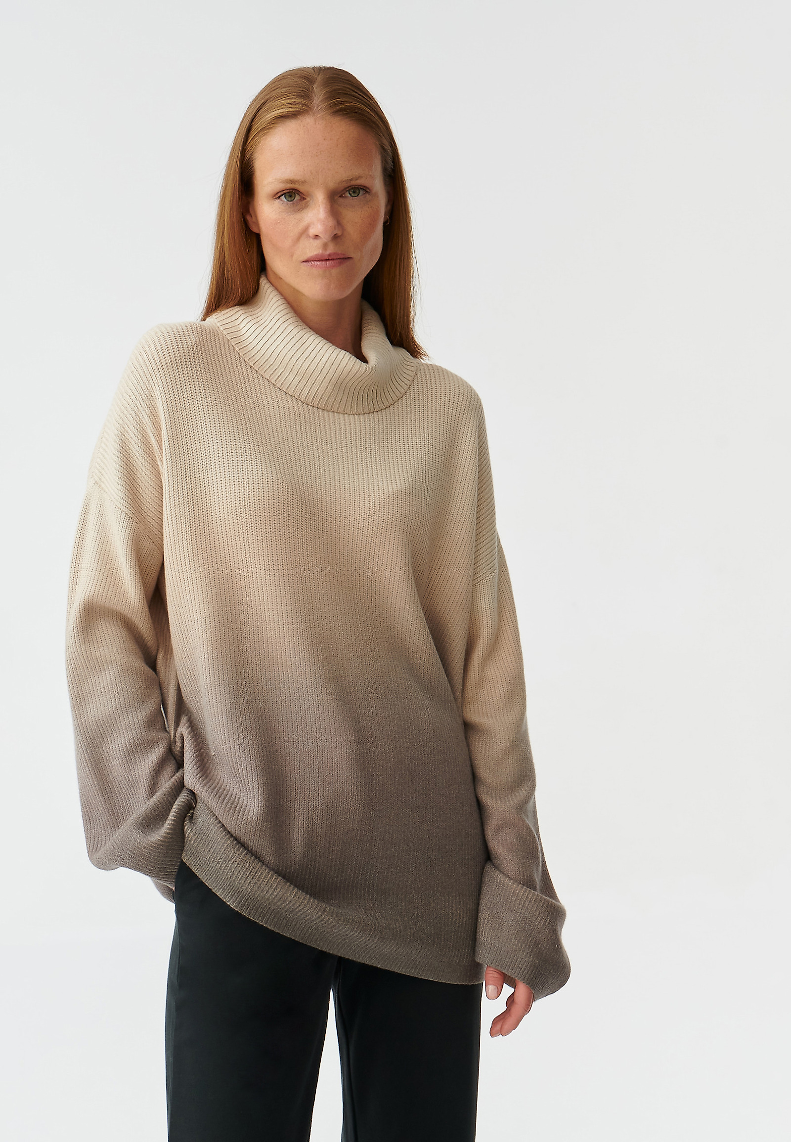 OVERSIZOWY SWETER DAMSKI Z EFEKTEM OMBRE JOSOMI OVERSIZOWY SWETER DAMSKI Z EFEKTEM OMBRE JOSOMI MULTIKOLOR 90998