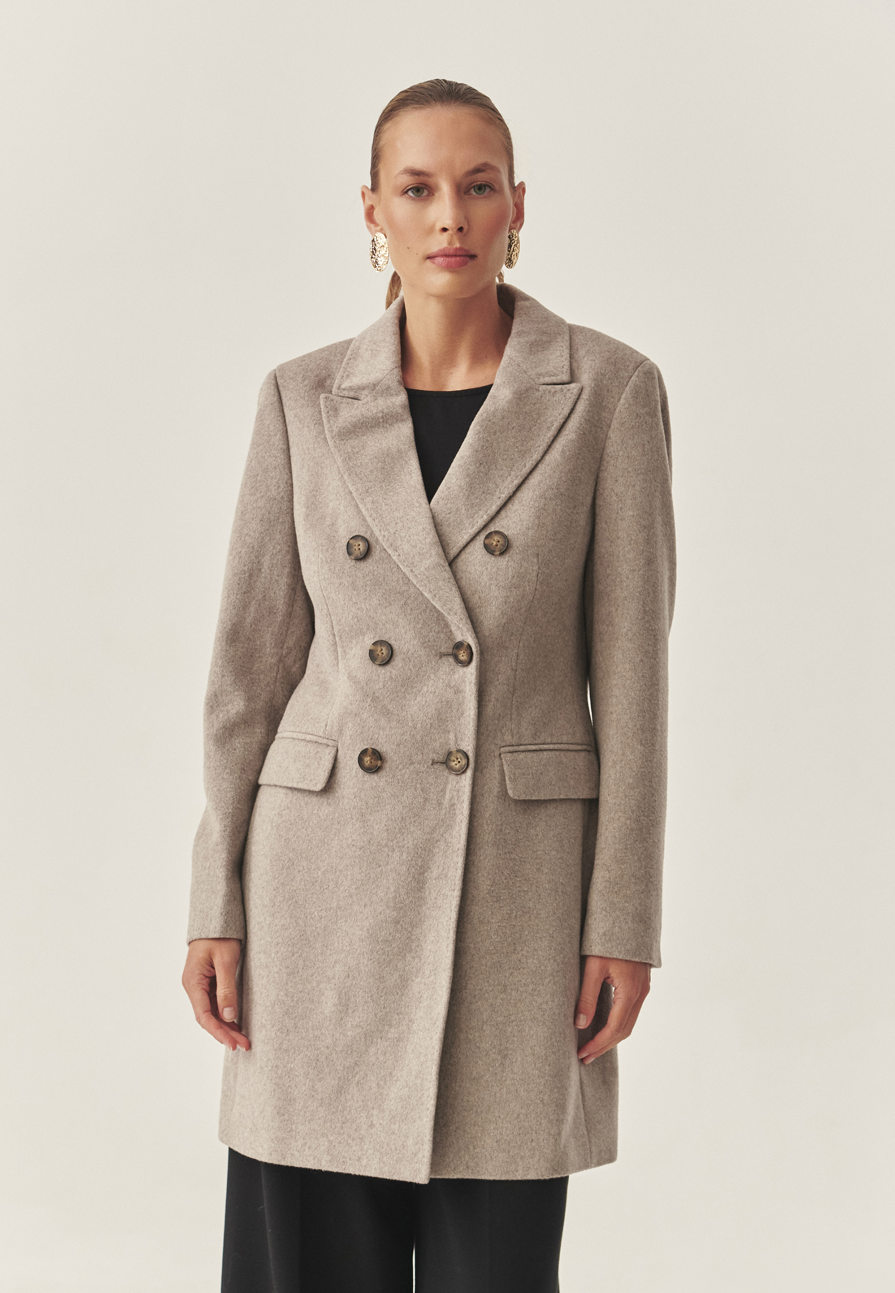 DÁMSKY LÁTKOVÝ DVOJRADOVÝ KABÁT – TELMA BÉŽOVÁ 2