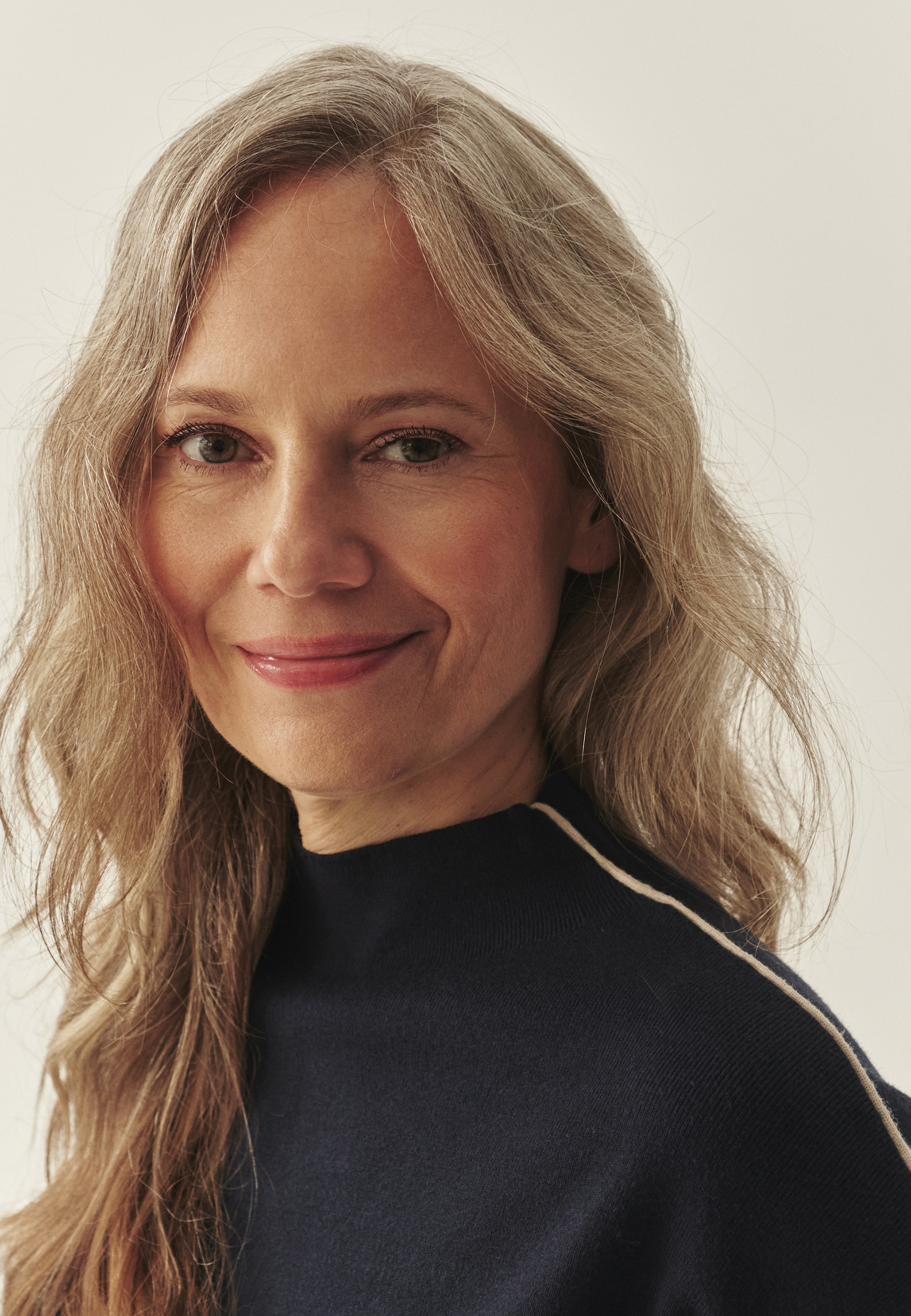 PULOVER DE DAMĂ CU DECOLTEU TIP BĂRCUȚĂ ȘI TIV DECORATIV - CORALINE BLEUMARIN 2