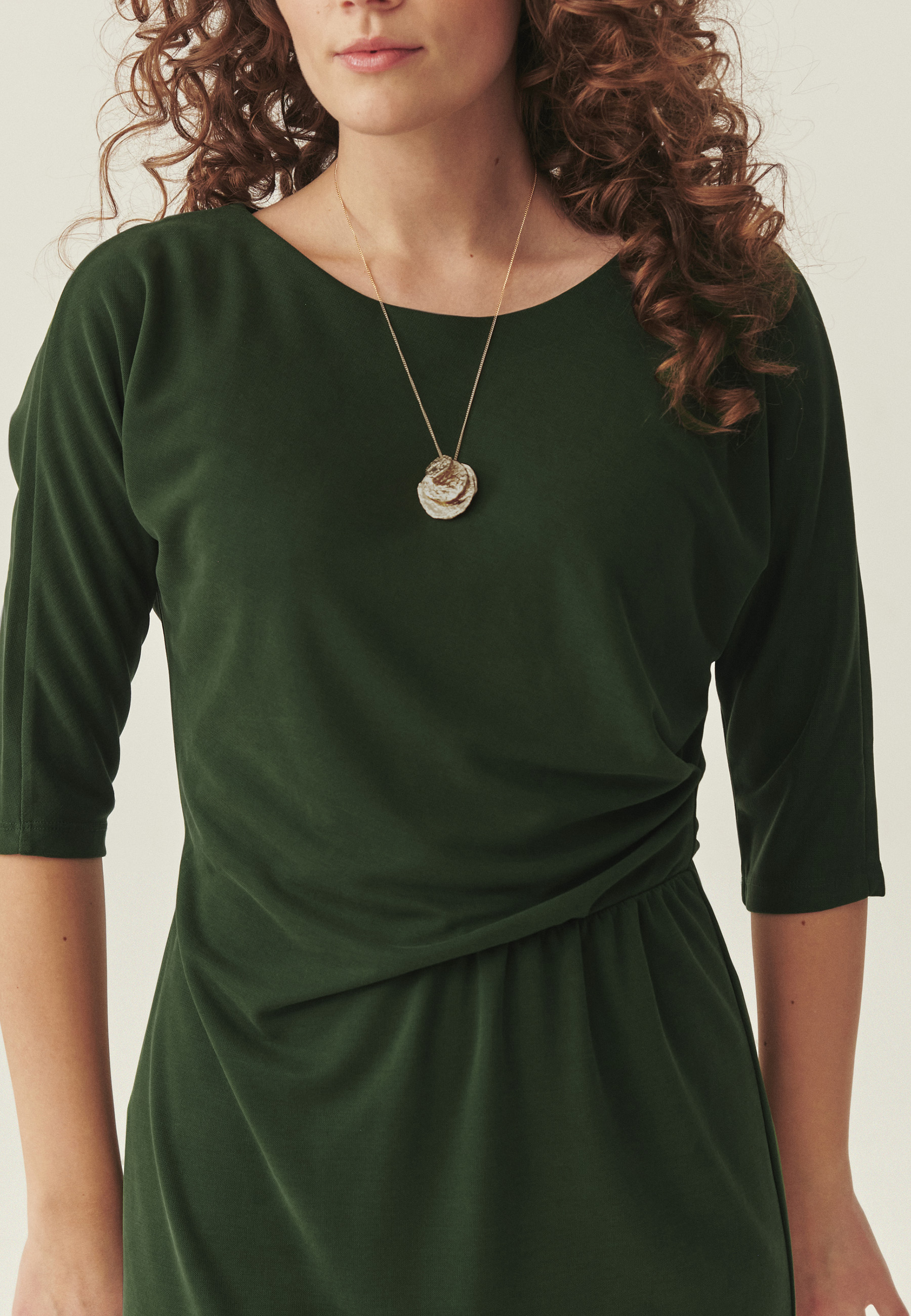 KLASICKÉ ŠATY S MODALEM – NEKTA ZELENÁ 2