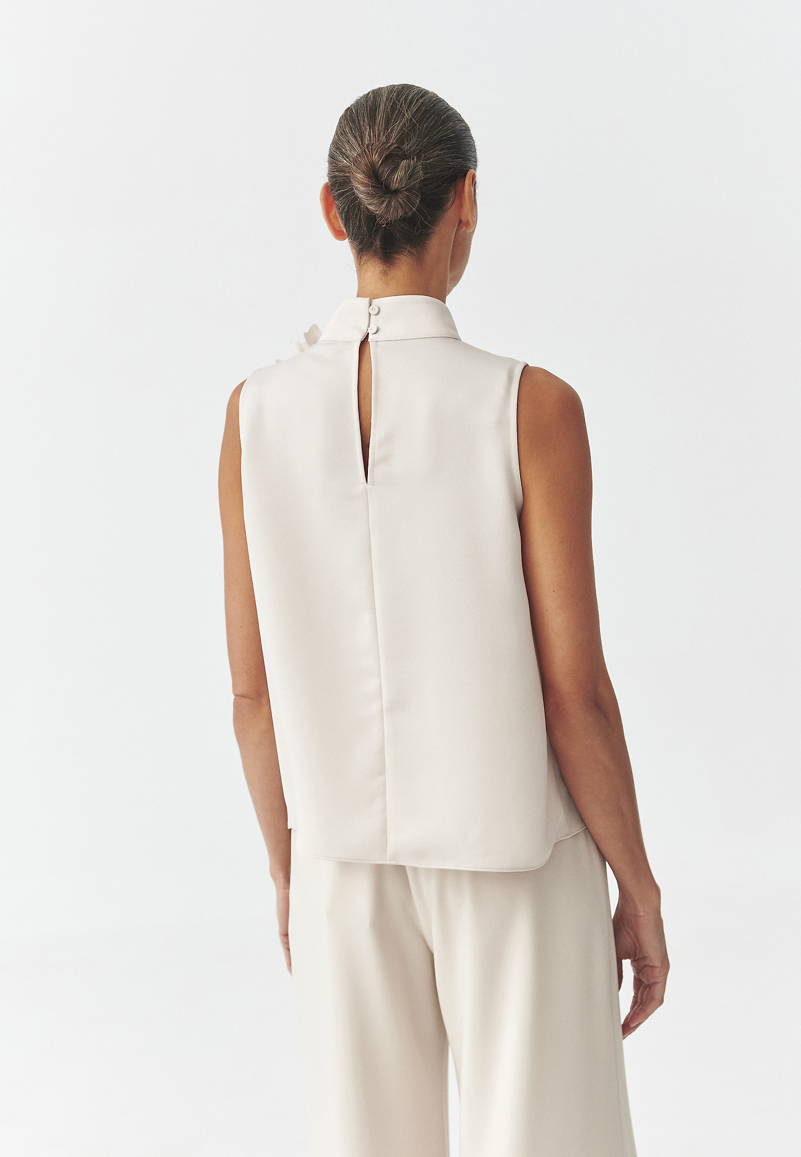WOVEN BLOUSE WITH FLORAL MOTIF — FLORIANA WOVEN BLOUSE WITH FLORAL MOTIF — FLORIANA BEIGE 109006