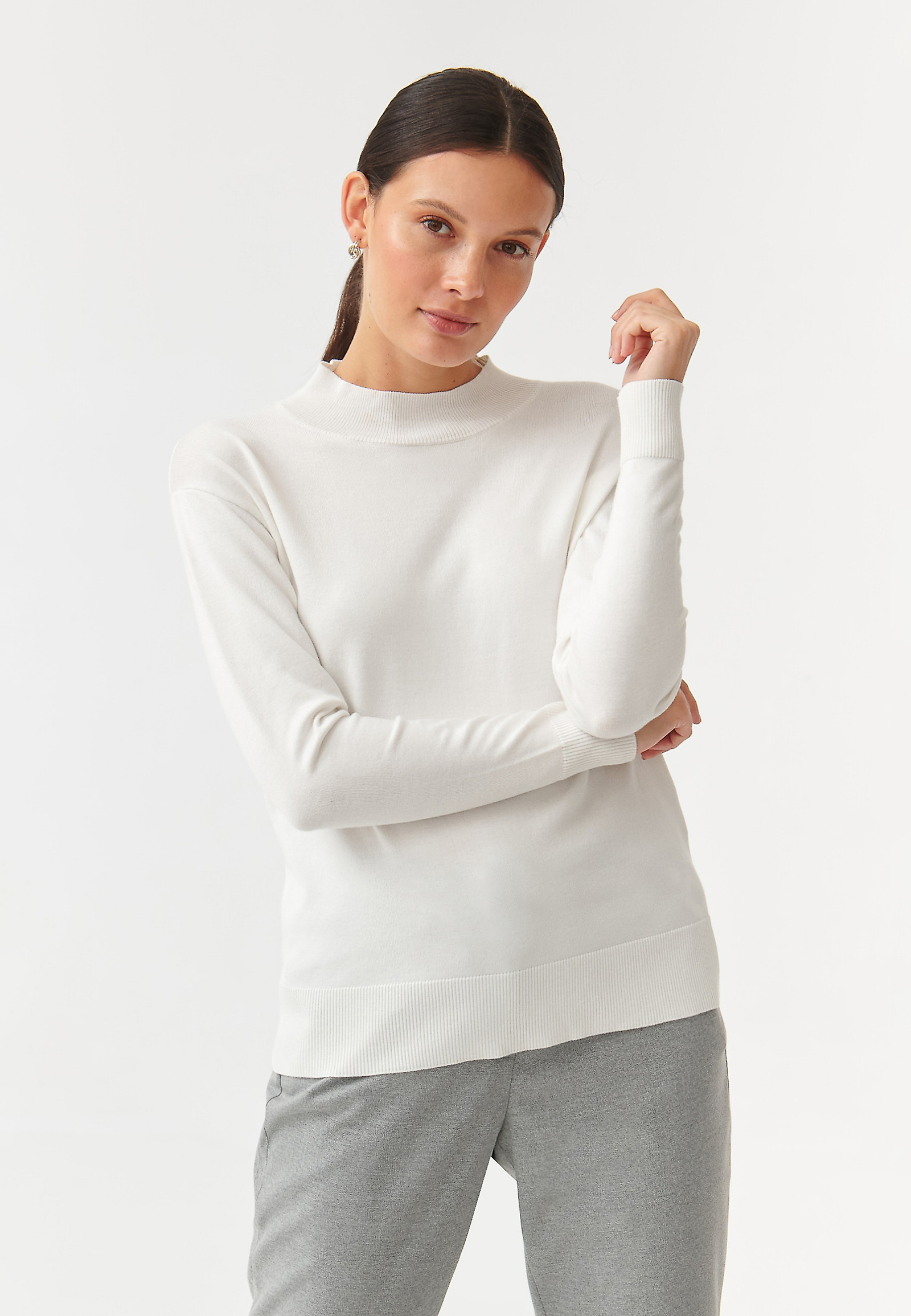 UNIVERZÁLNÍ DÁMSKÝ SVETR S POLOROLÁKEM NAWIKO 1 UNIVERZÁLNÍ DÁMSKÝ SVETR S POLOROLÁKEM NAWIKO 1 ECRU 94317