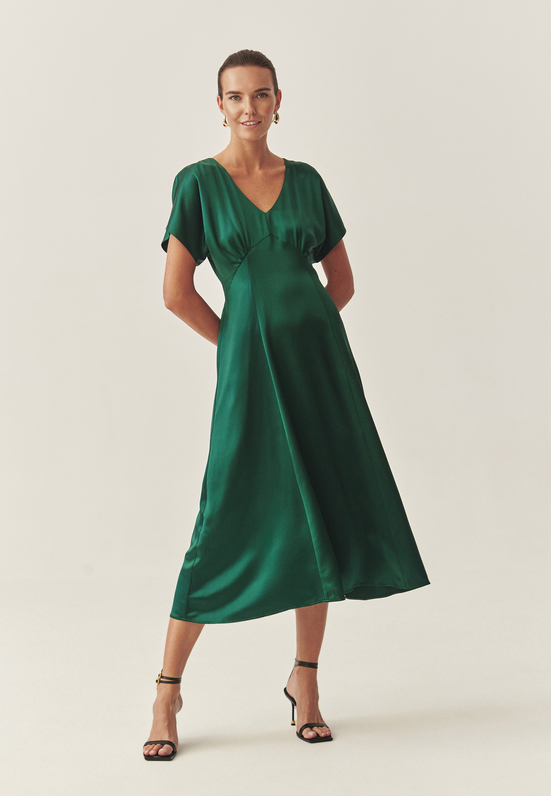 ŽENSKA OBLEKA IZ TKANEGA SATENA - OTESSANA