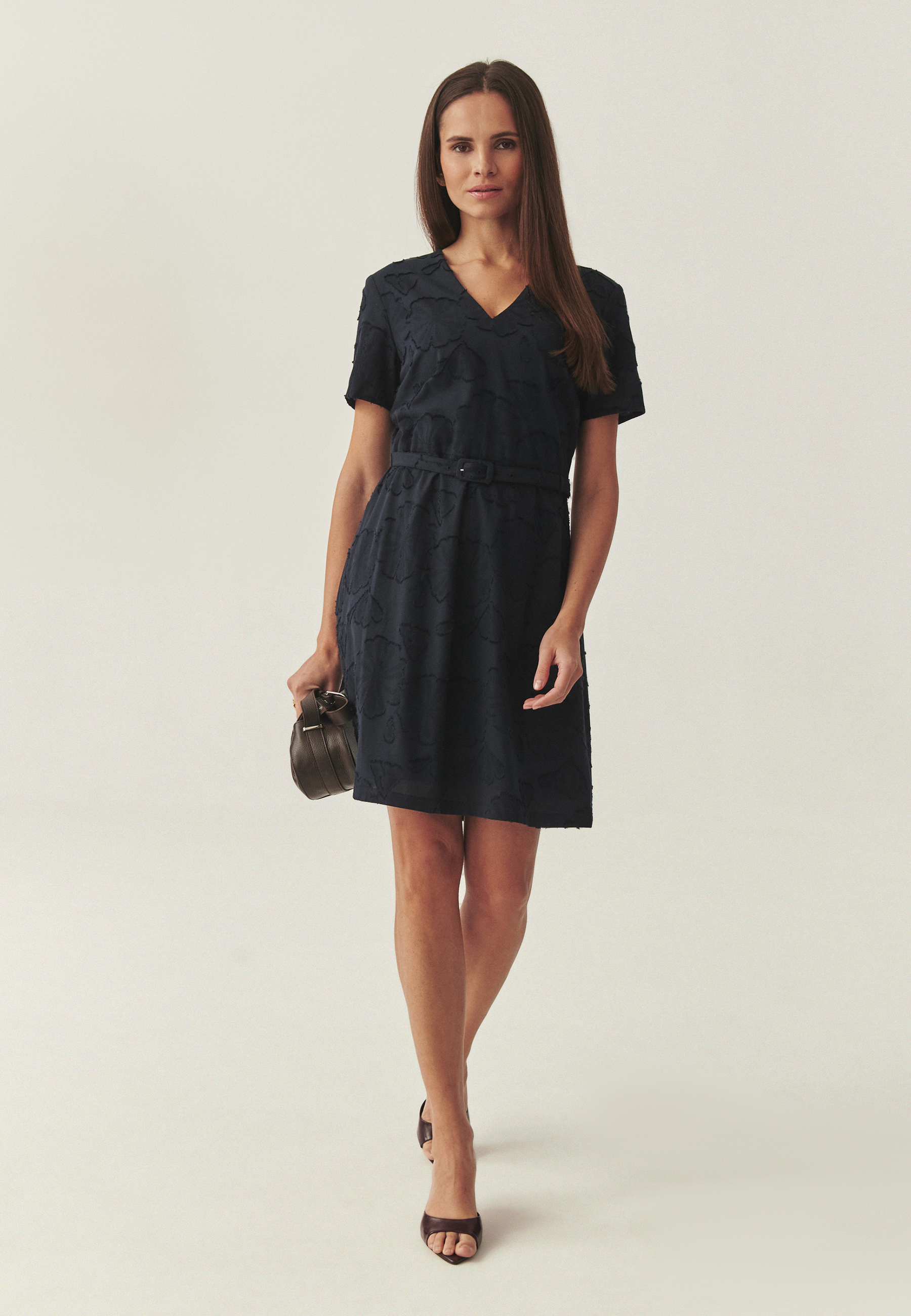 BAWEŁNIANA SUKIENKA Z KWIATOWYM HAFTEM - NIKITA Z GRANATOWY 2