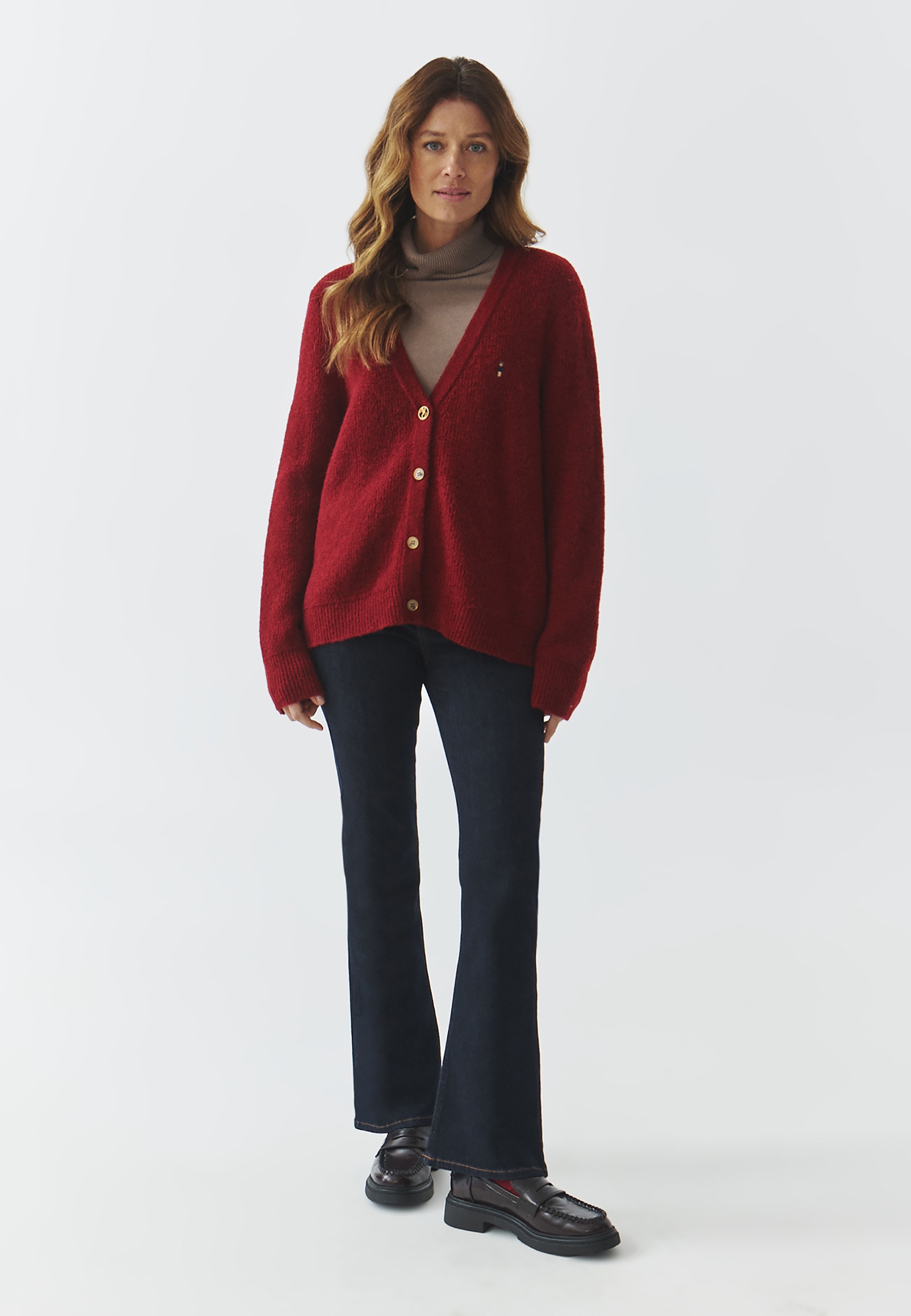 DÁMSKY KARDIGÁN S OZDOBNÝMI GOMBÍKMI A NÁŠIVKOU – ARLETA