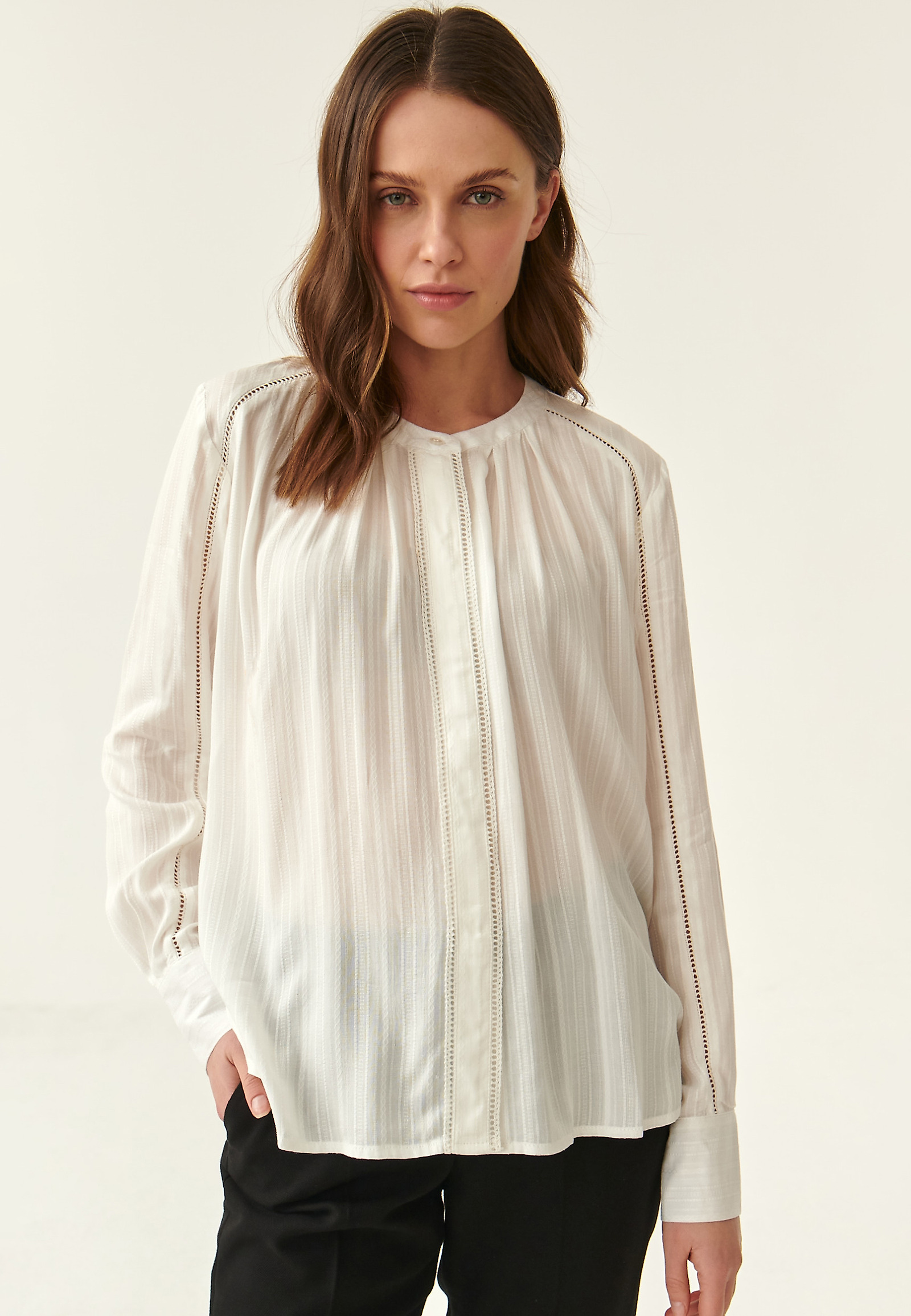 LADIES' JACQUARD BLOUSE AVAN LADIES' JACQUARD BLOUSE AVAN ECRU 82281