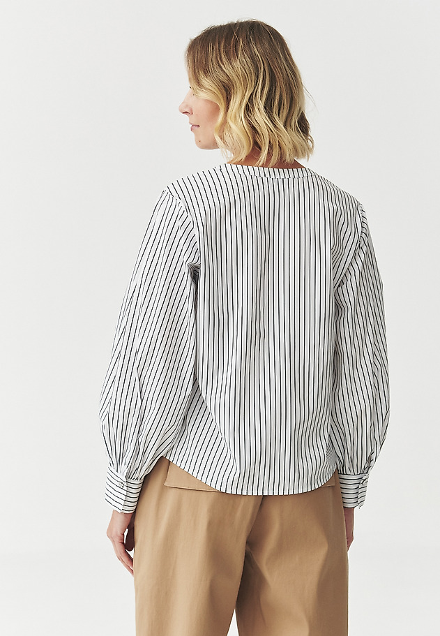 BLUZA Z NAVPIČNIMI ČRTAMI - CAMPILLO BLUZA Z NAVPIČNIMI ČRTAMI - CAMPILLO VEČBARVNA 4