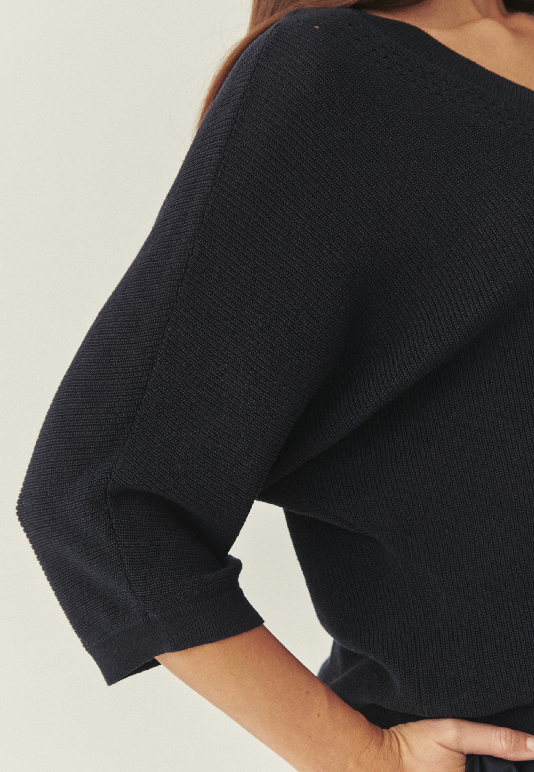 SWOBODNY SWETER - NEZARA