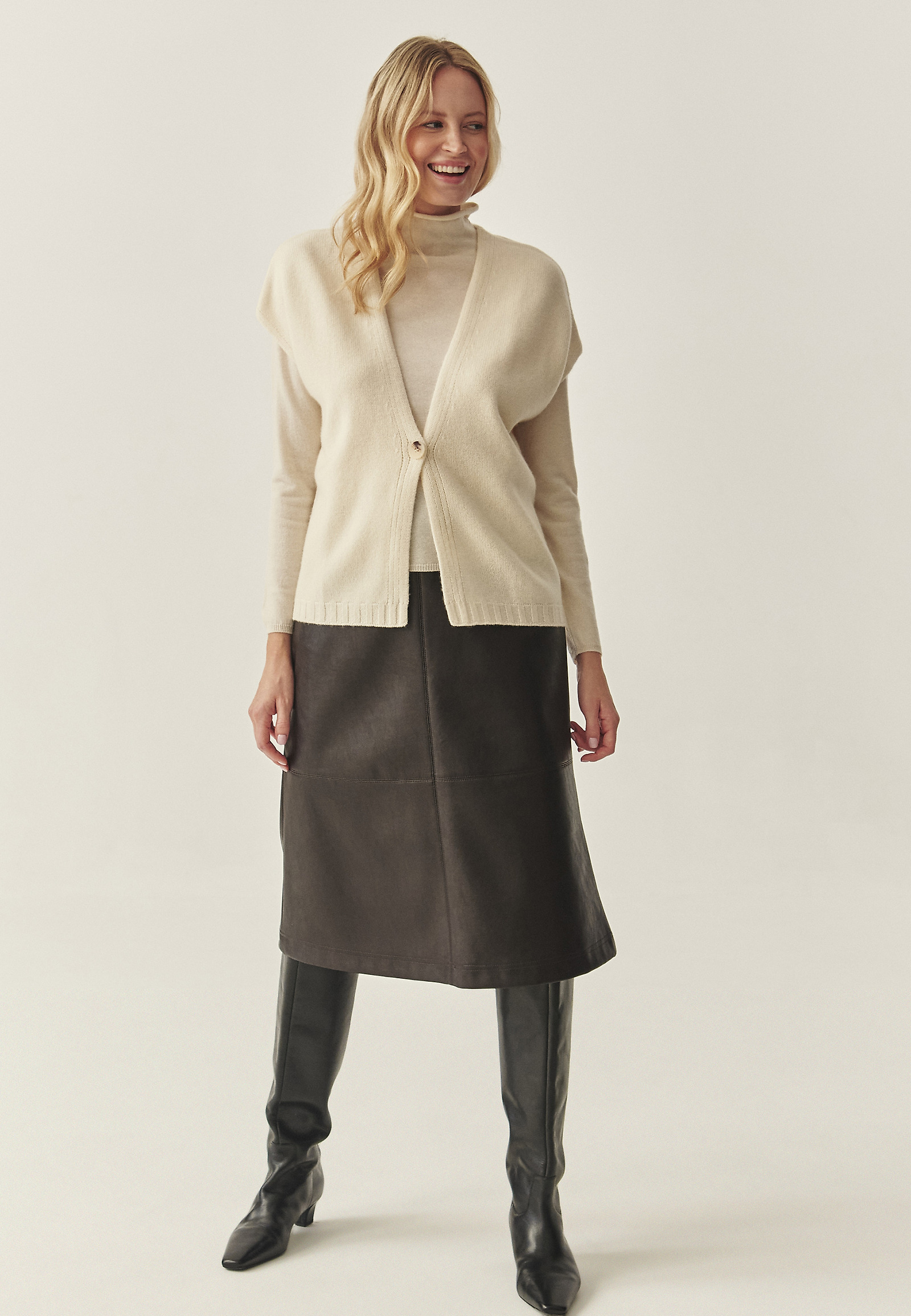 WOOL VEST WITH A BOXY CUT - GINA WOOL VEST WITH A BOXY CUT - GINA BEIGE 117401
