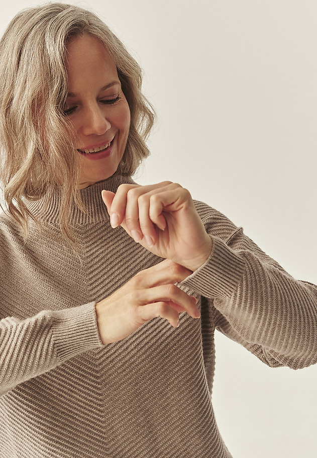 SWEATER CASUAL CU GÂSCĂ - IRISA SWEATER CASUAL CU GÂSCĂ - IRISA BEJ 4